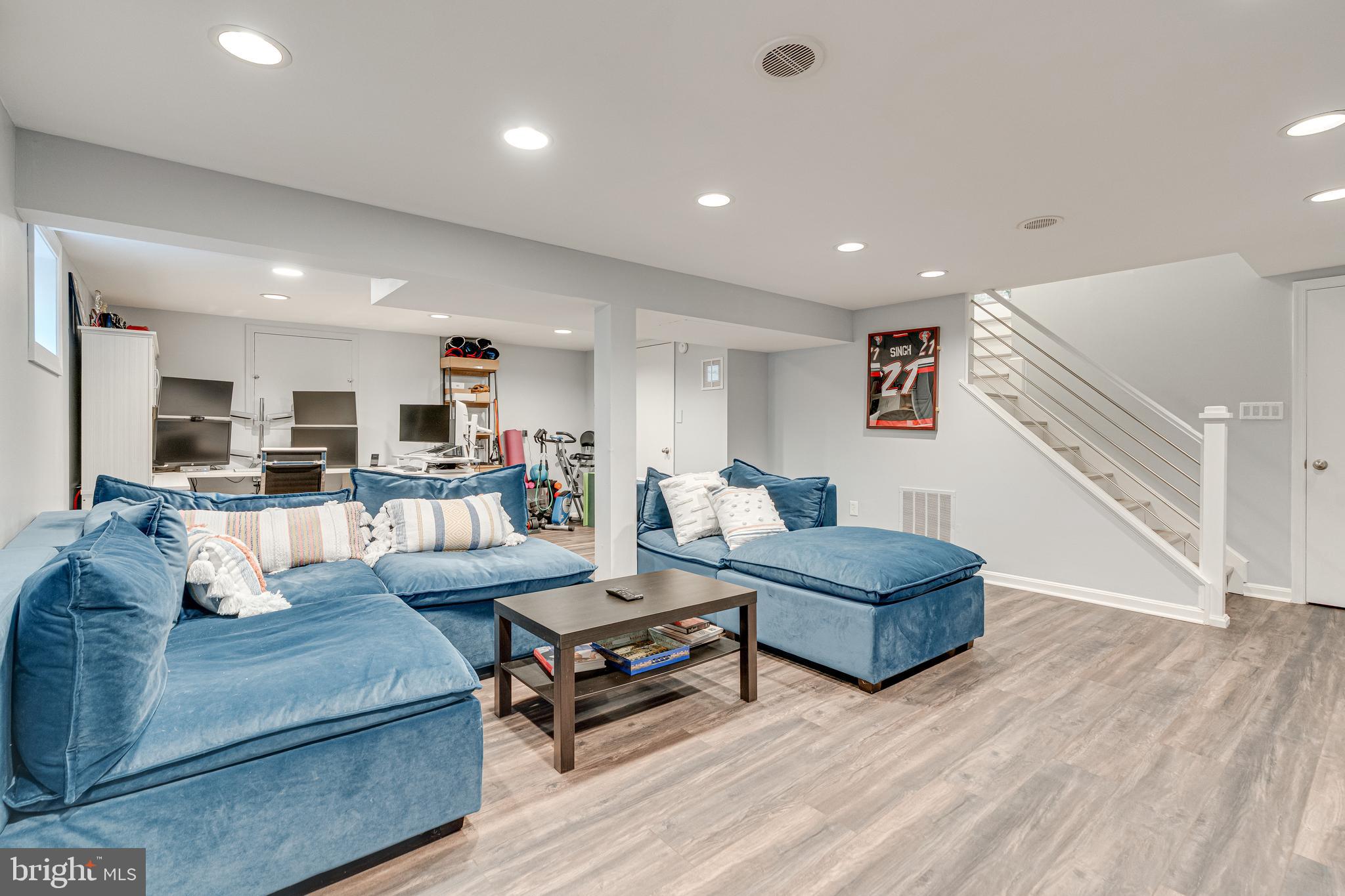 MONTGOMERY SQUARE - Residential