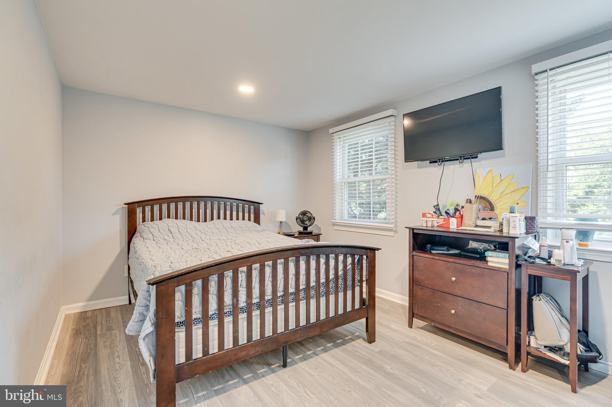 MONTGOMERY SQUARE - Residential