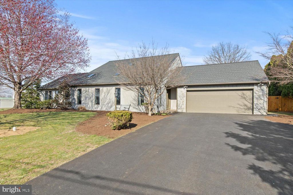 Photo of 85 N MAPLE AVE, LEOLA, PA 17540 (MLS # PALA2031960)