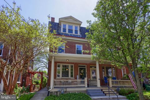 Photo of 556 W Lemon Street, Lancaster, PA 17603 (MLS # PALA2050366)