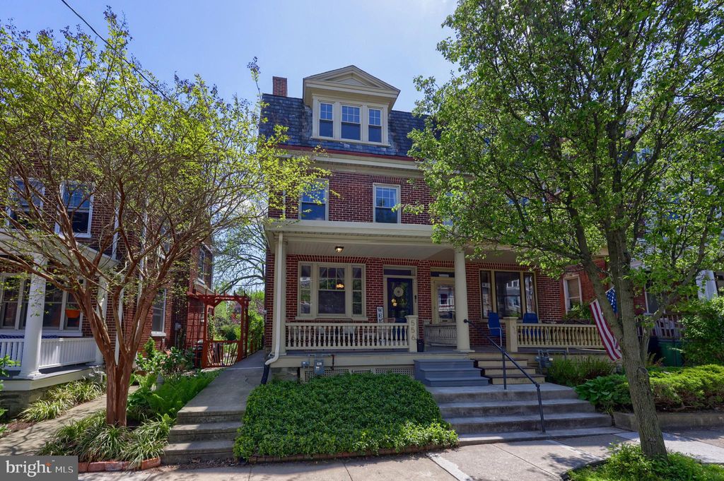 Photo of 556 W Lemon Street, Lancaster, PA 17603 (MLS # PALA2050366)