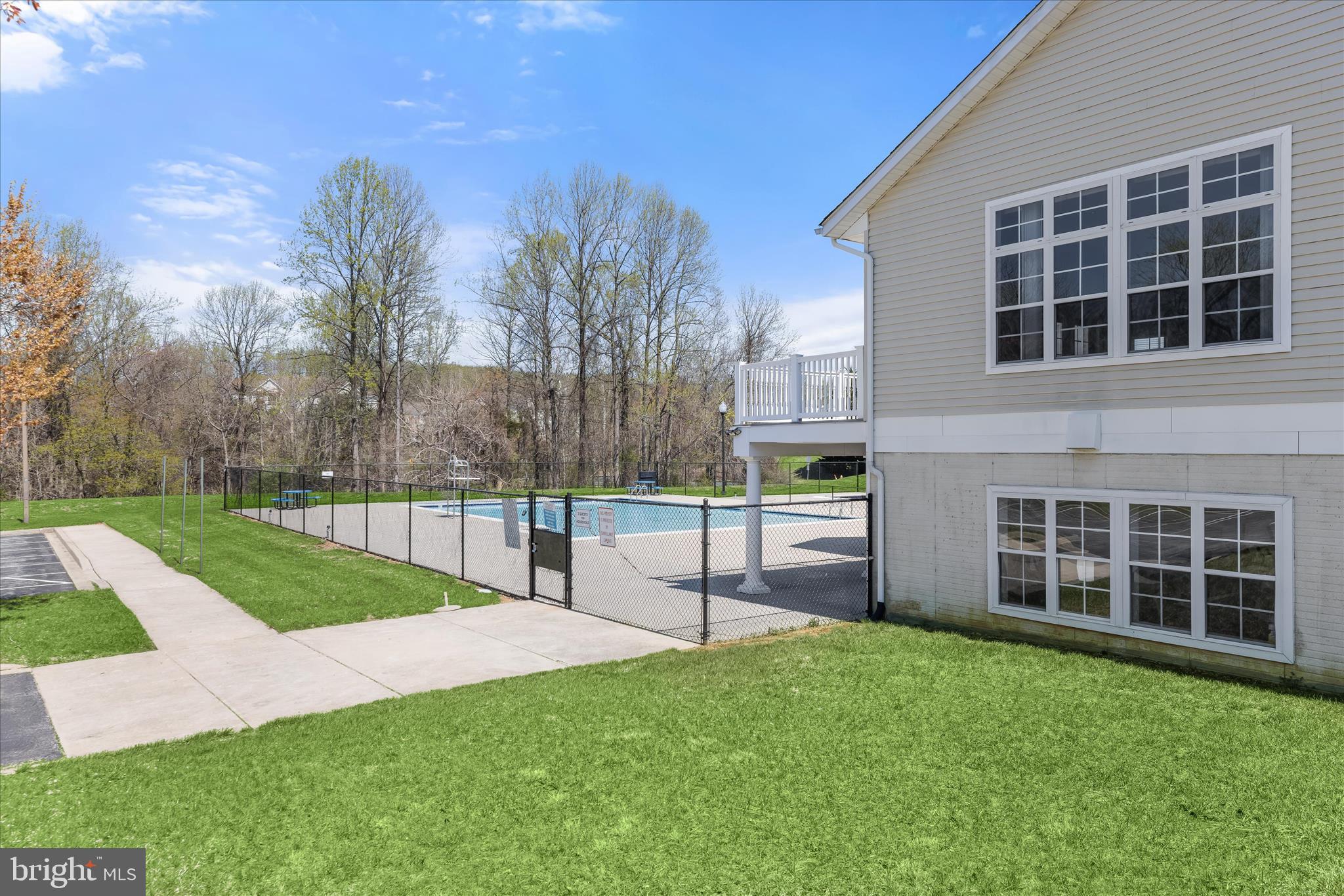 TIREE LAND CONDOMINIUMS - Residential