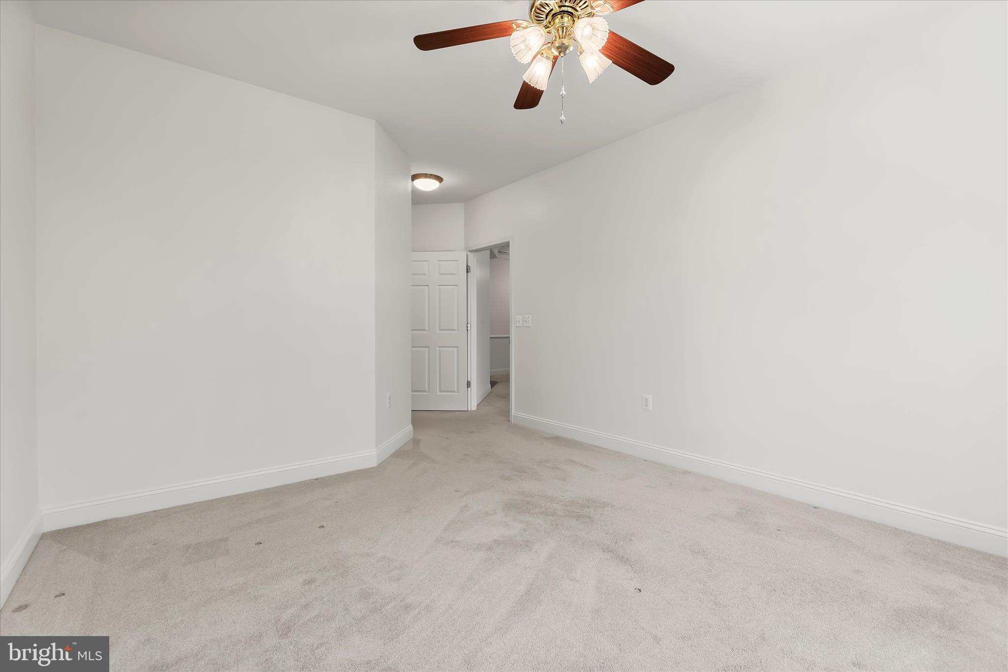 TIREE LAND CONDOMINIUMS - Residential