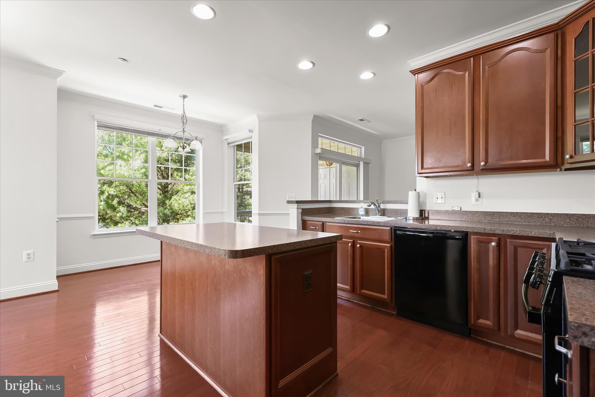 TIREE LAND CONDOMINIUMS - Residential