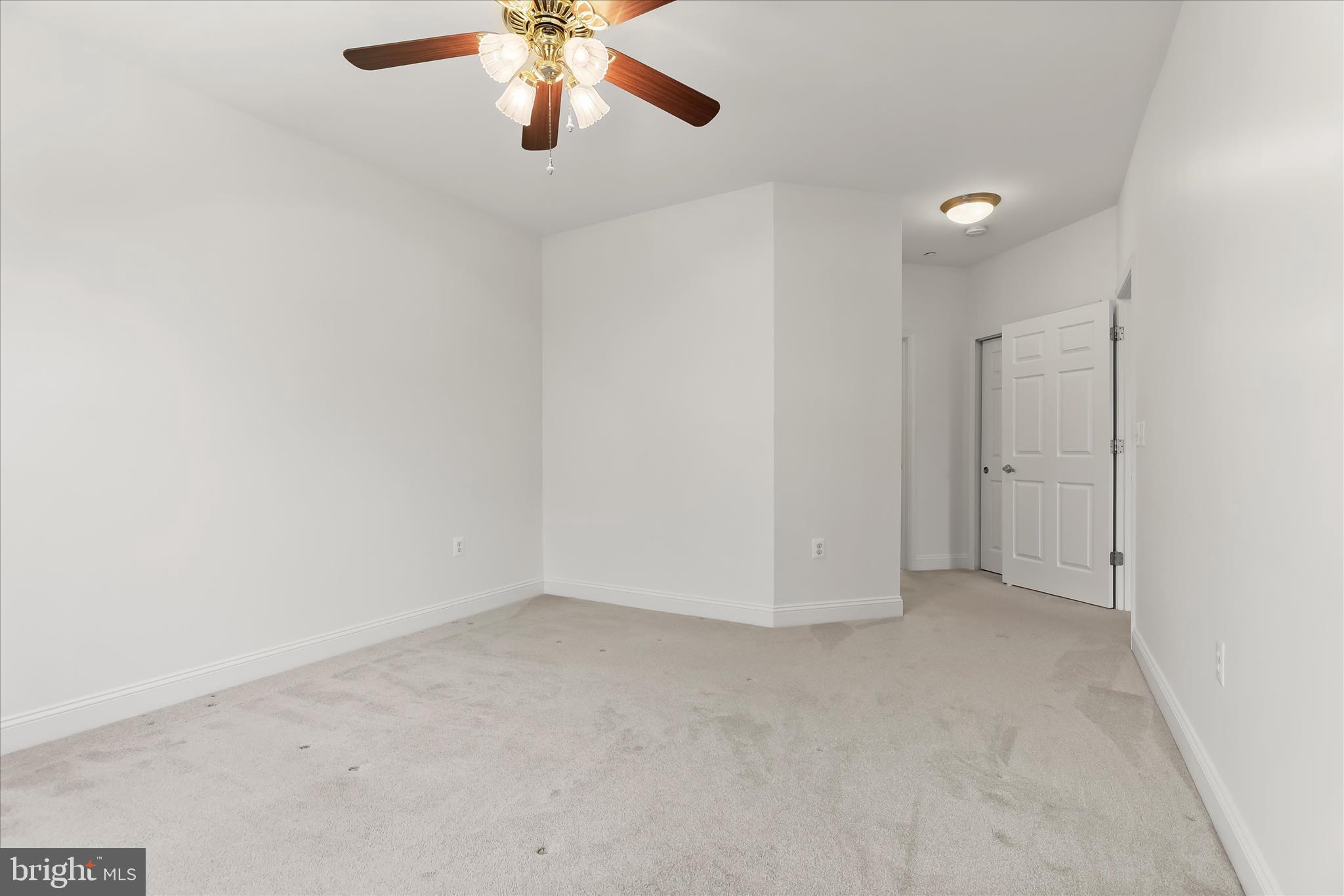 TIREE LAND CONDOMINIUMS - Residential