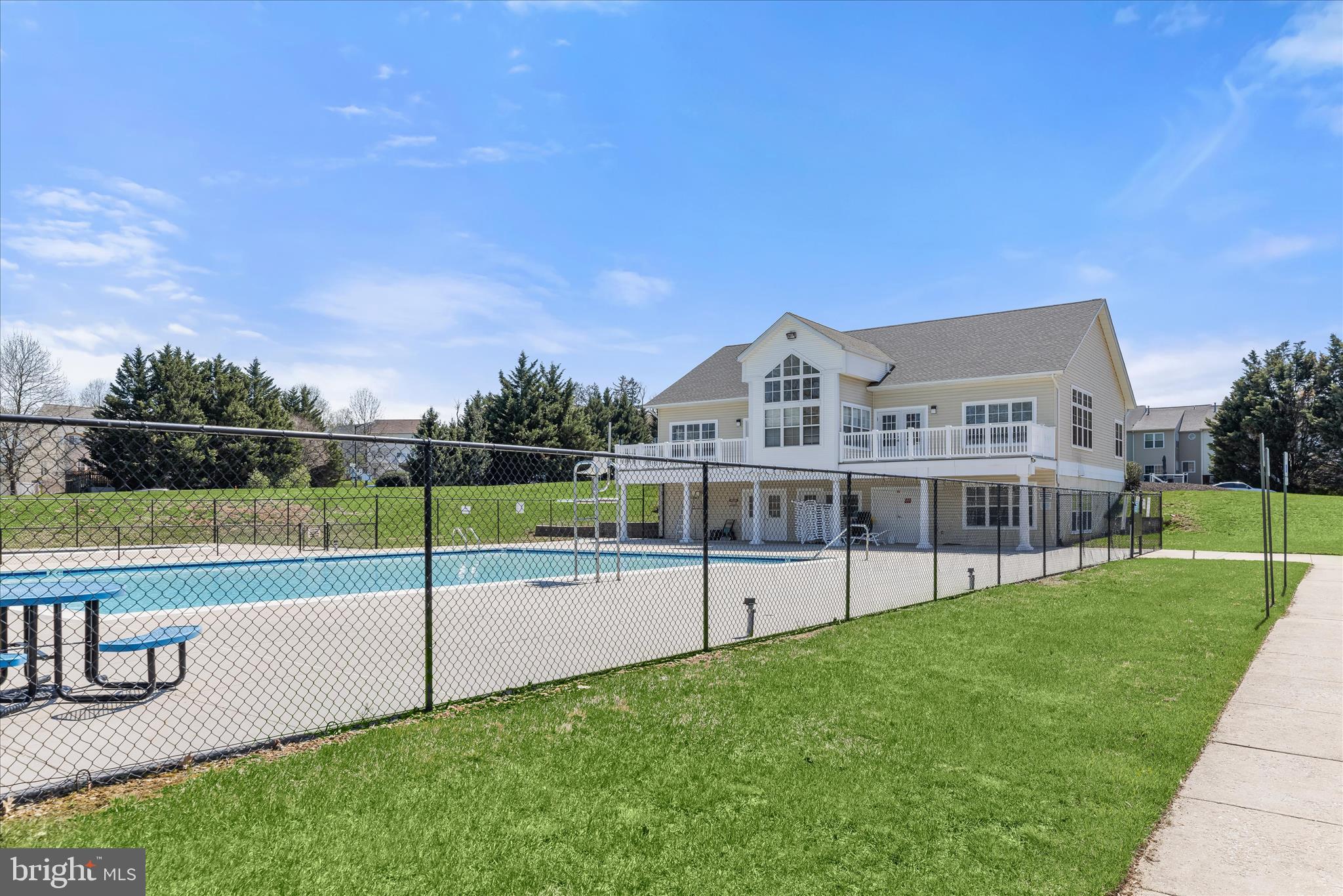 TIREE LAND CONDOMINIUMS - Residential