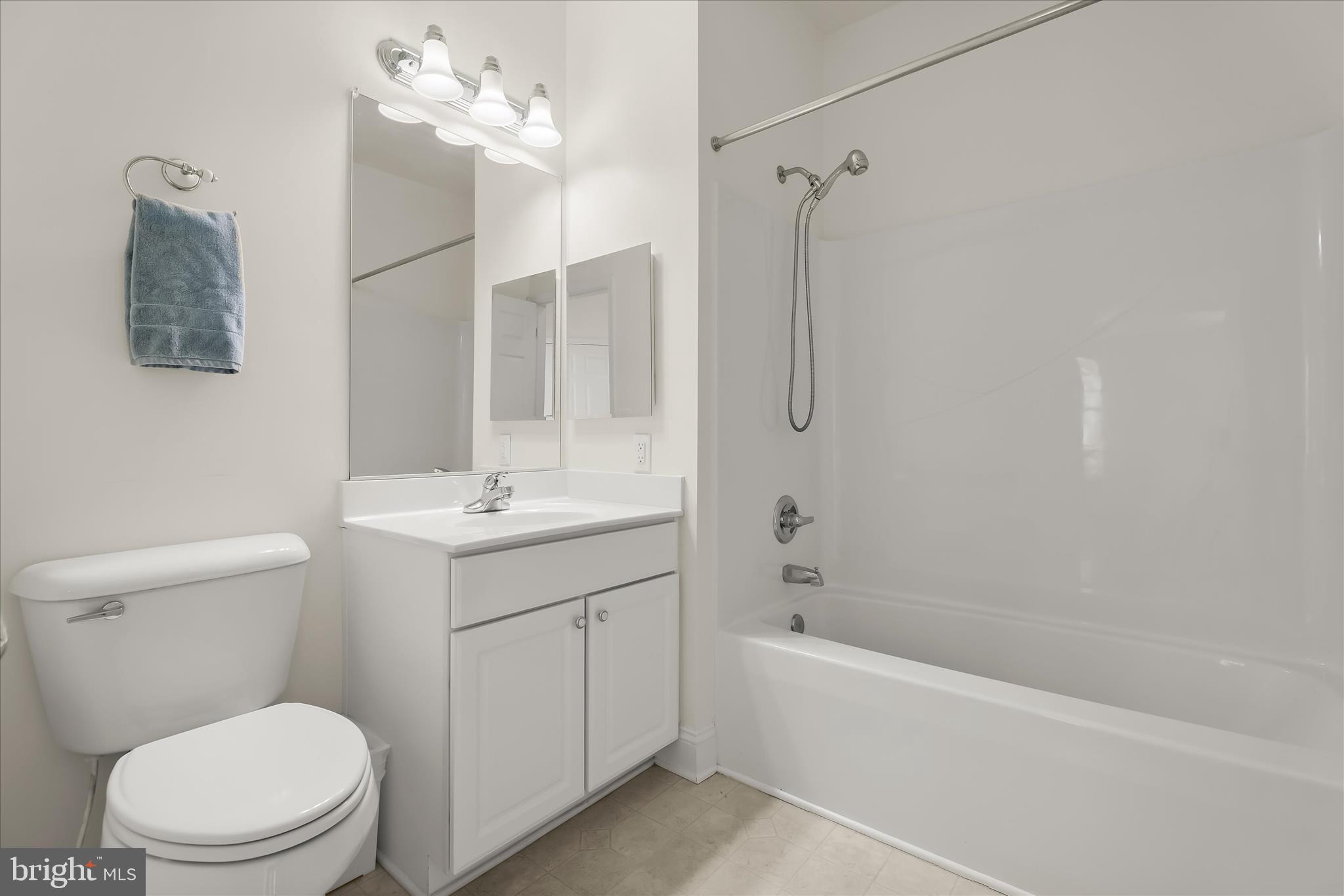 TIREE LAND CONDOMINIUMS - Residential