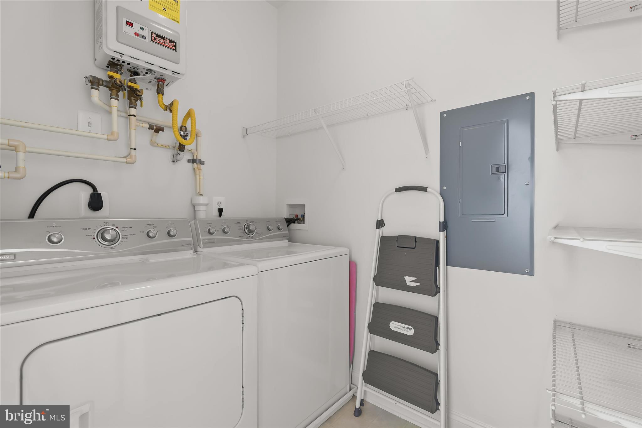 TIREE LAND CONDOMINIUMS - Residential