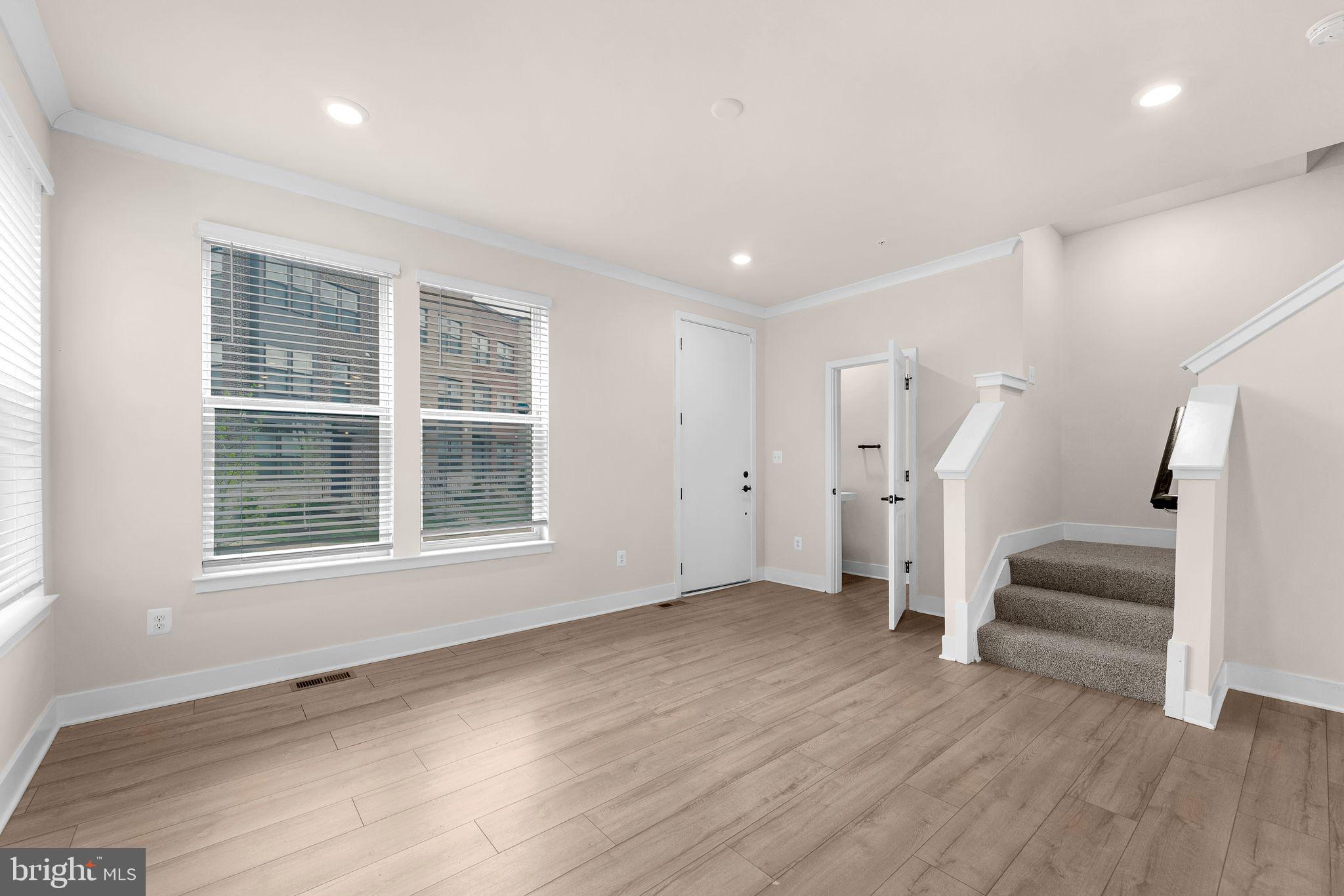 ROLAND PARK - Residential