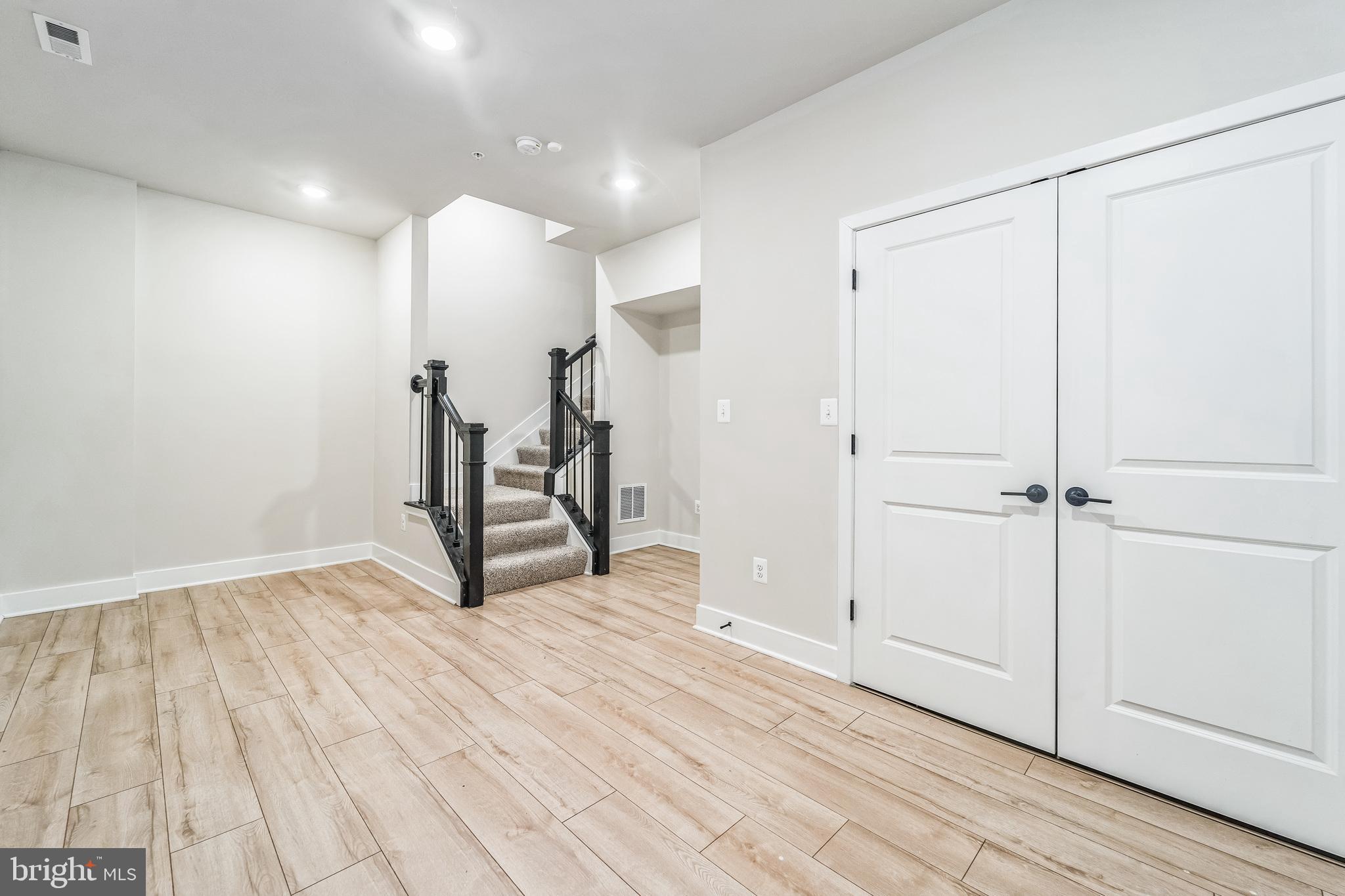 ROLAND PARK - Residential