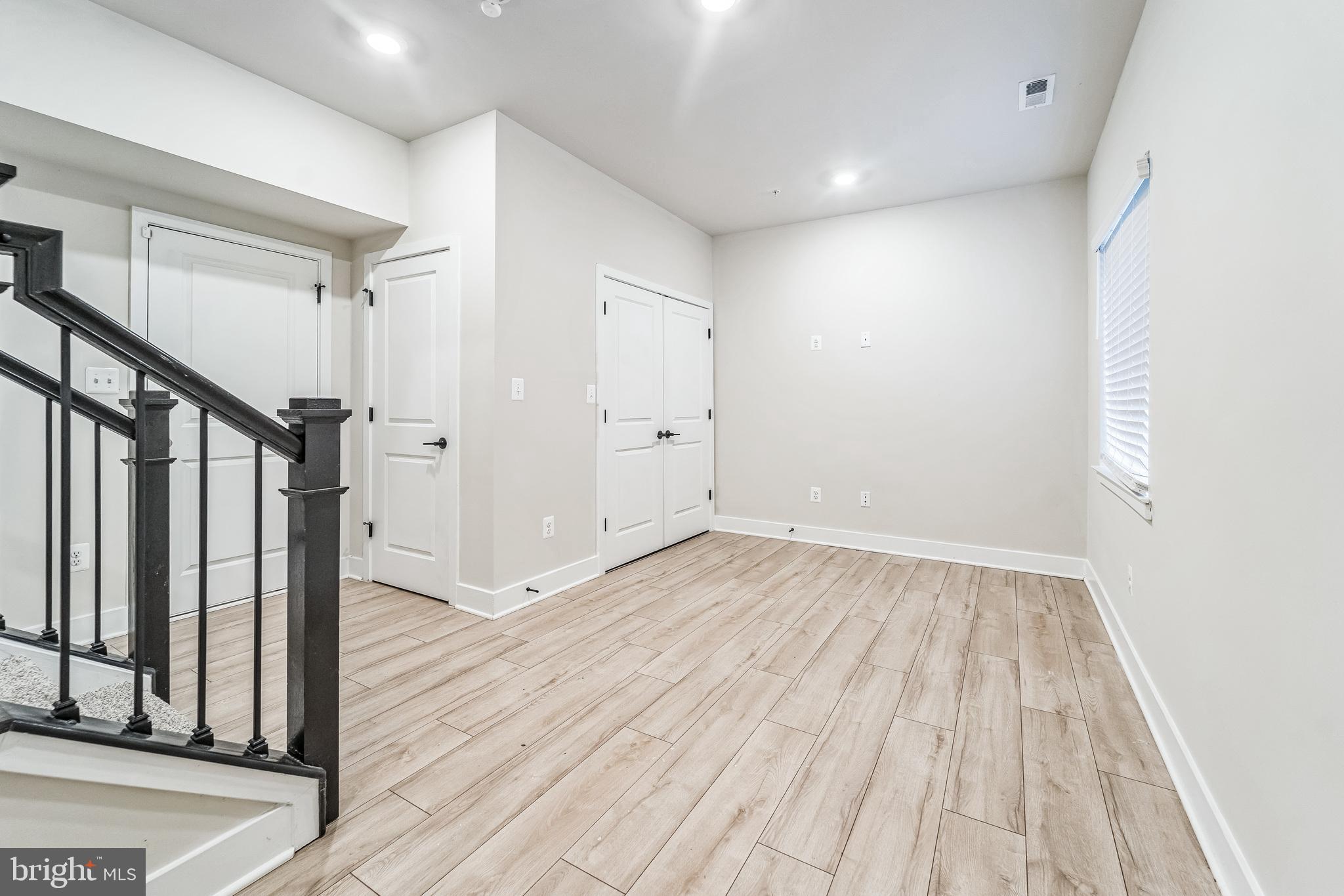 ROLAND PARK - Residential
