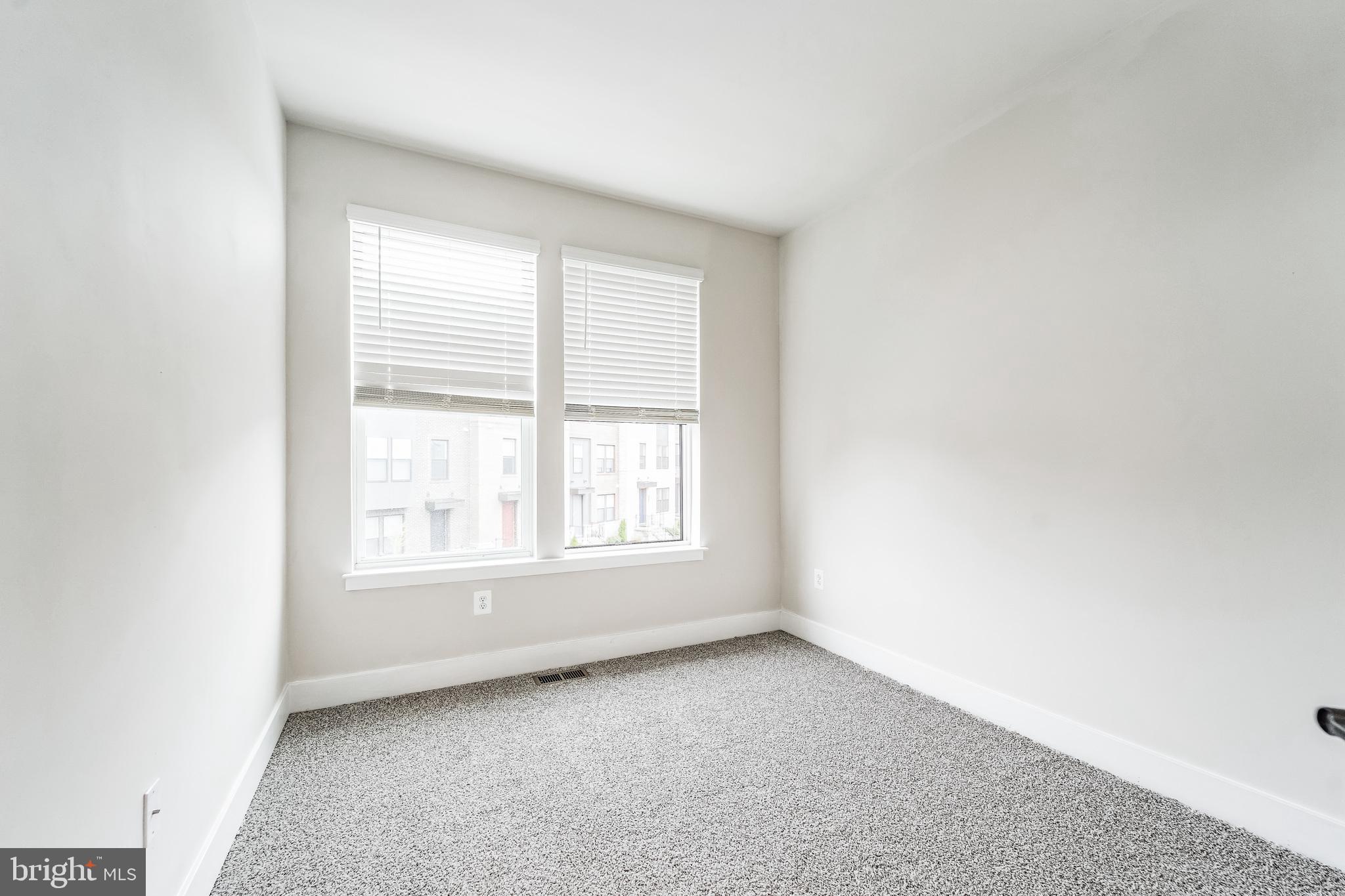 ROLAND PARK - Residential