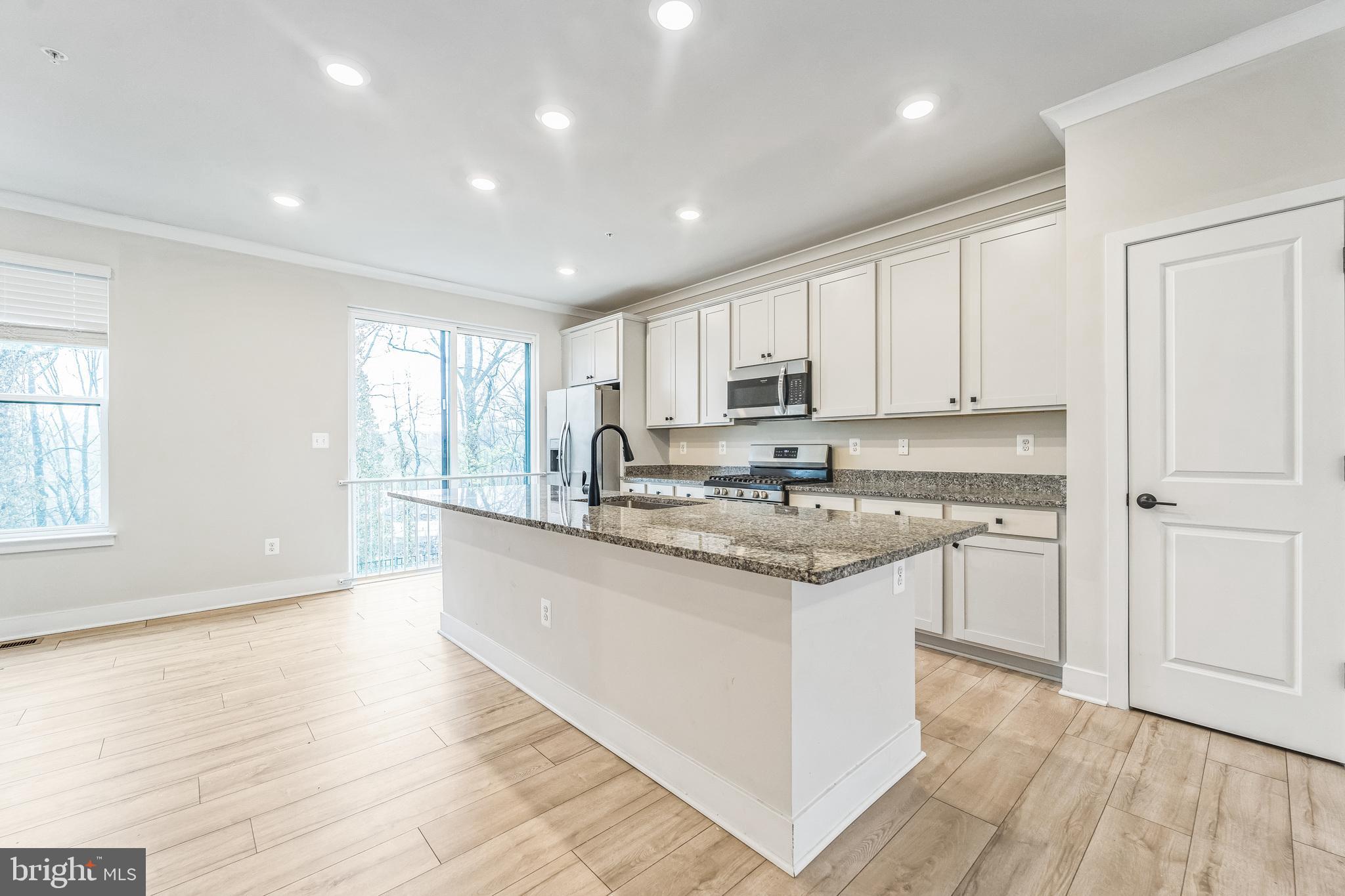 ROLAND PARK - Residential