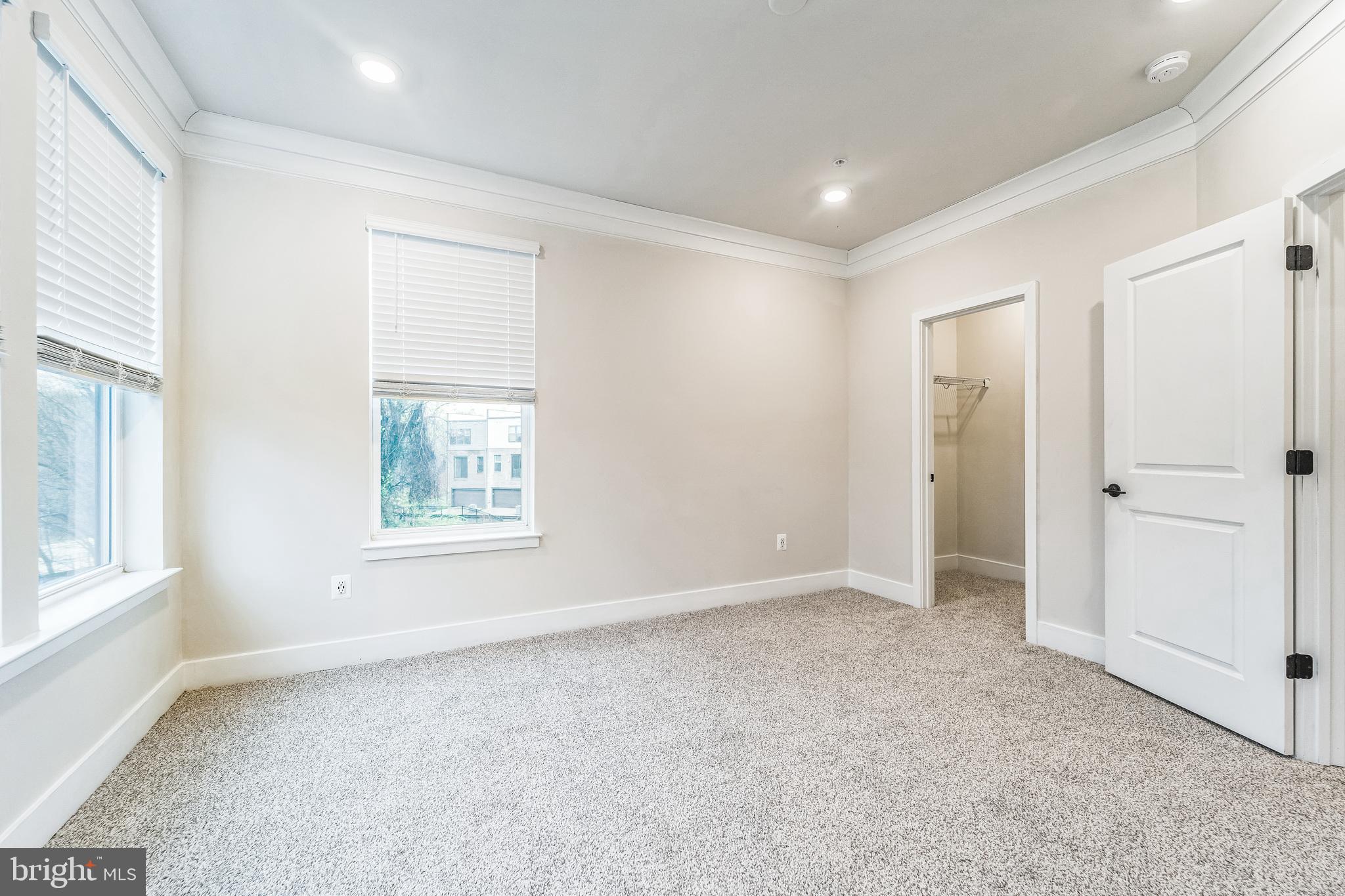 ROLAND PARK - Residential