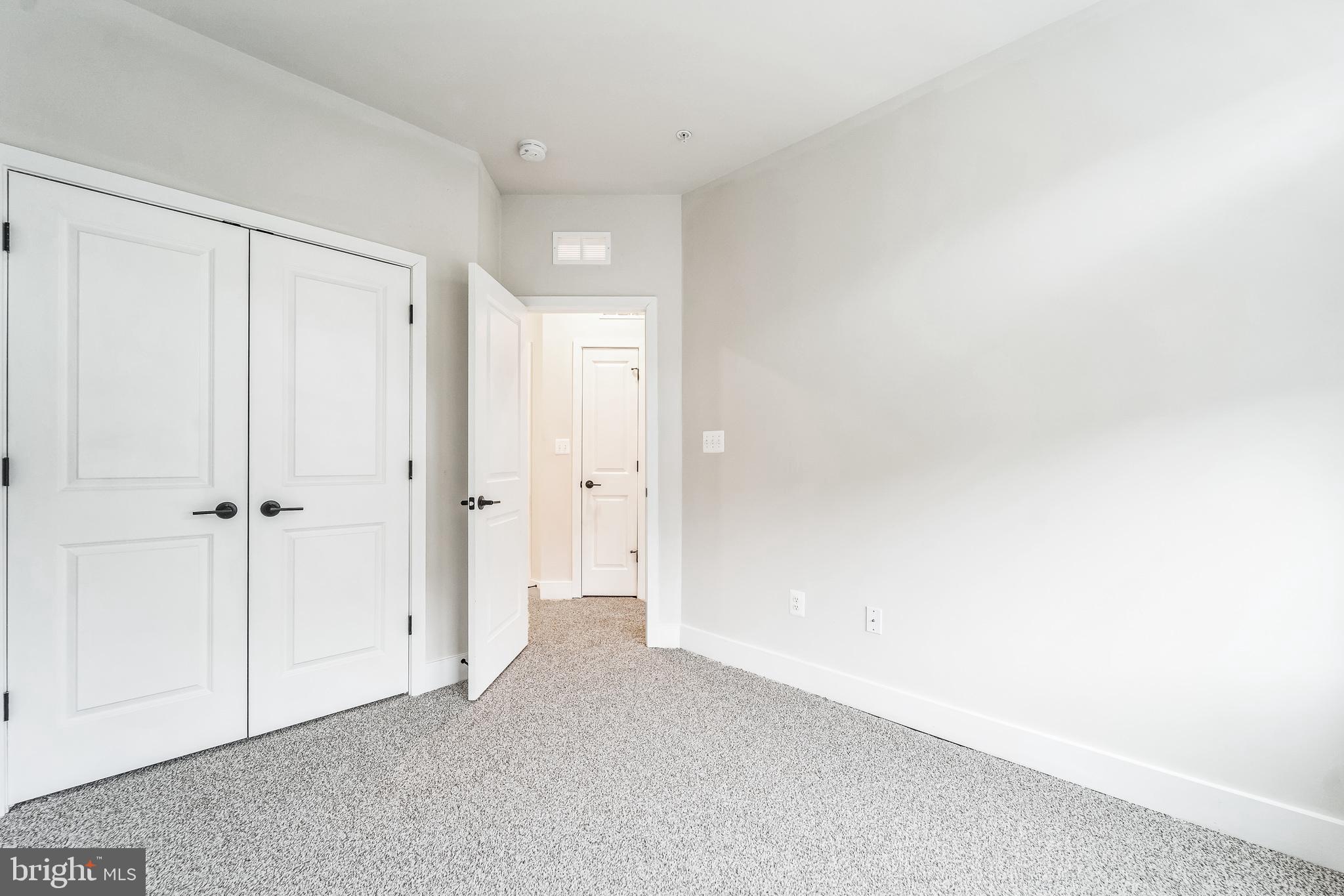 ROLAND PARK - Residential