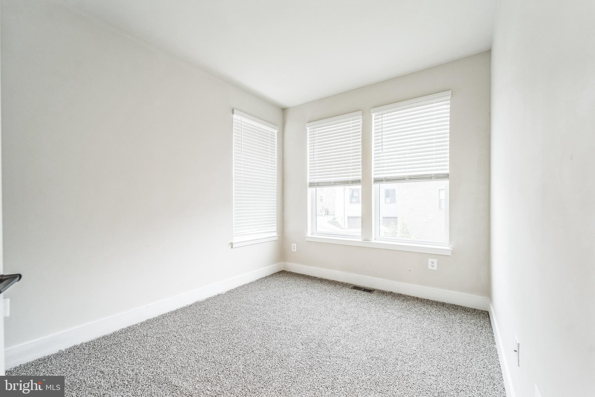 ROLAND PARK - Residential
