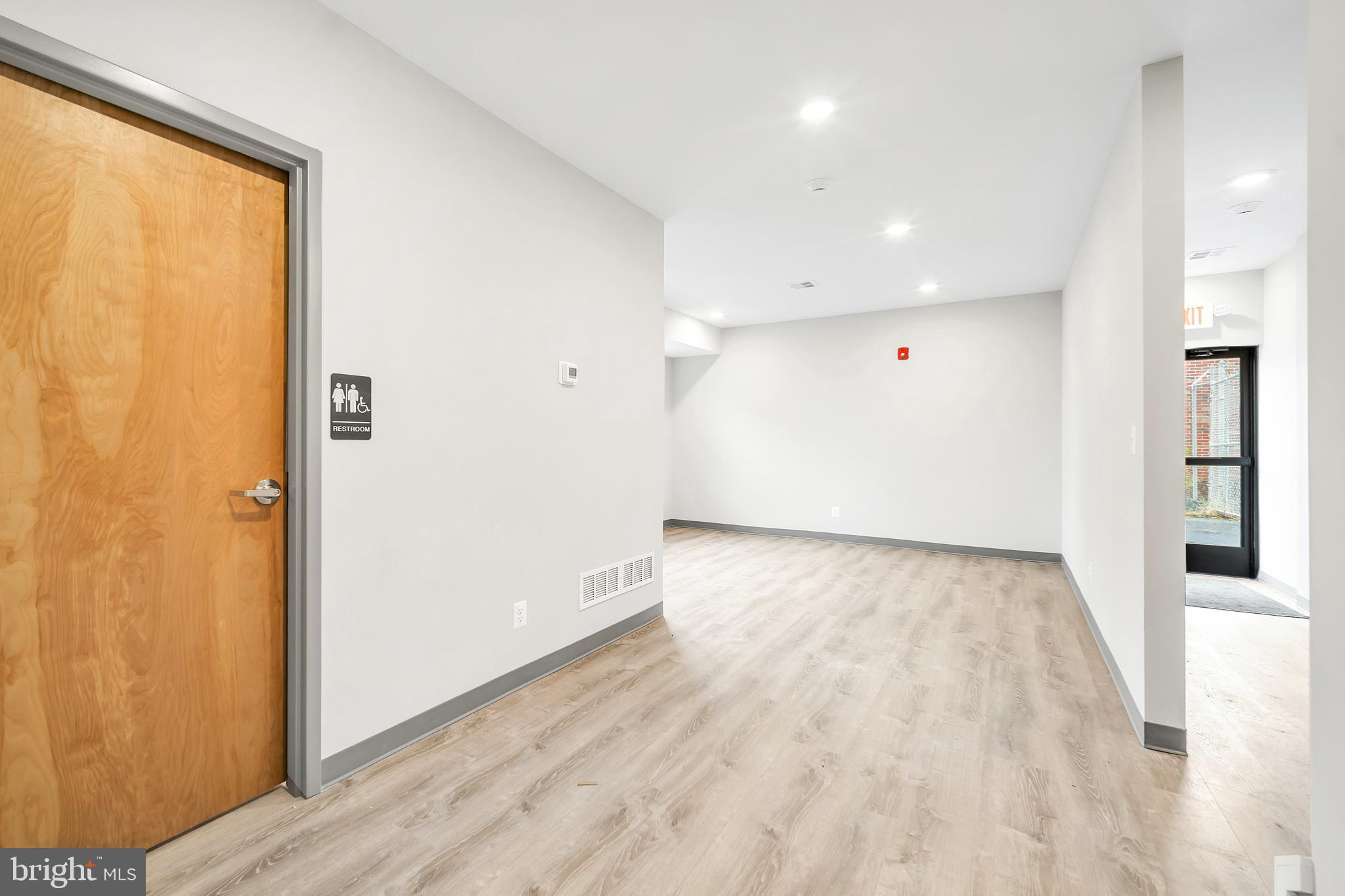 SOMERTON - Commercial Lease