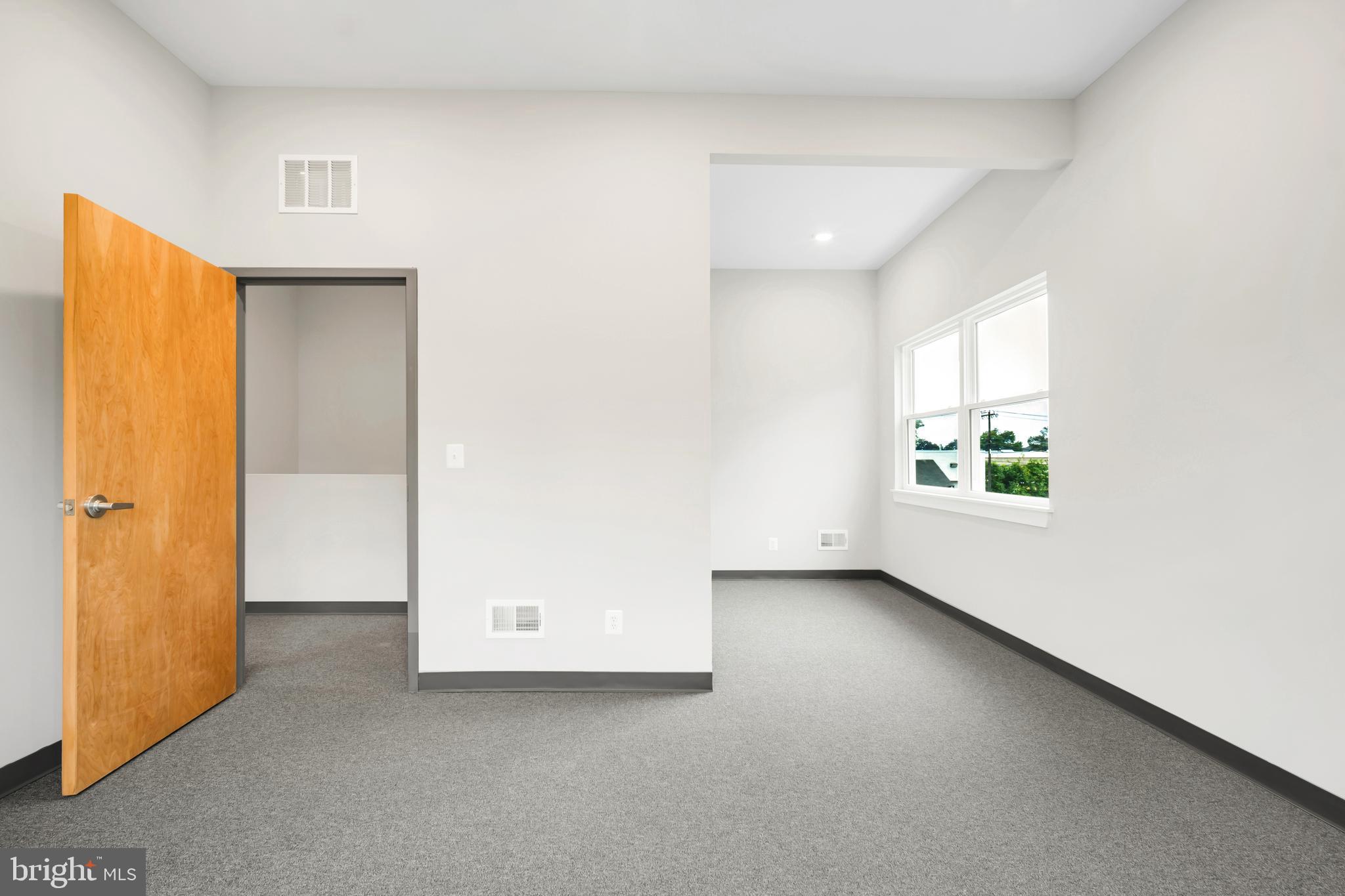 SOMERTON - Commercial Lease