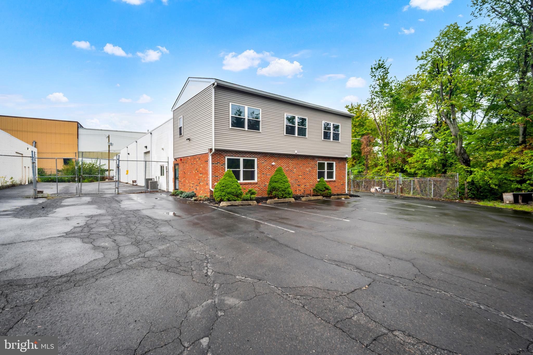 SOMERTON - Commercial Lease