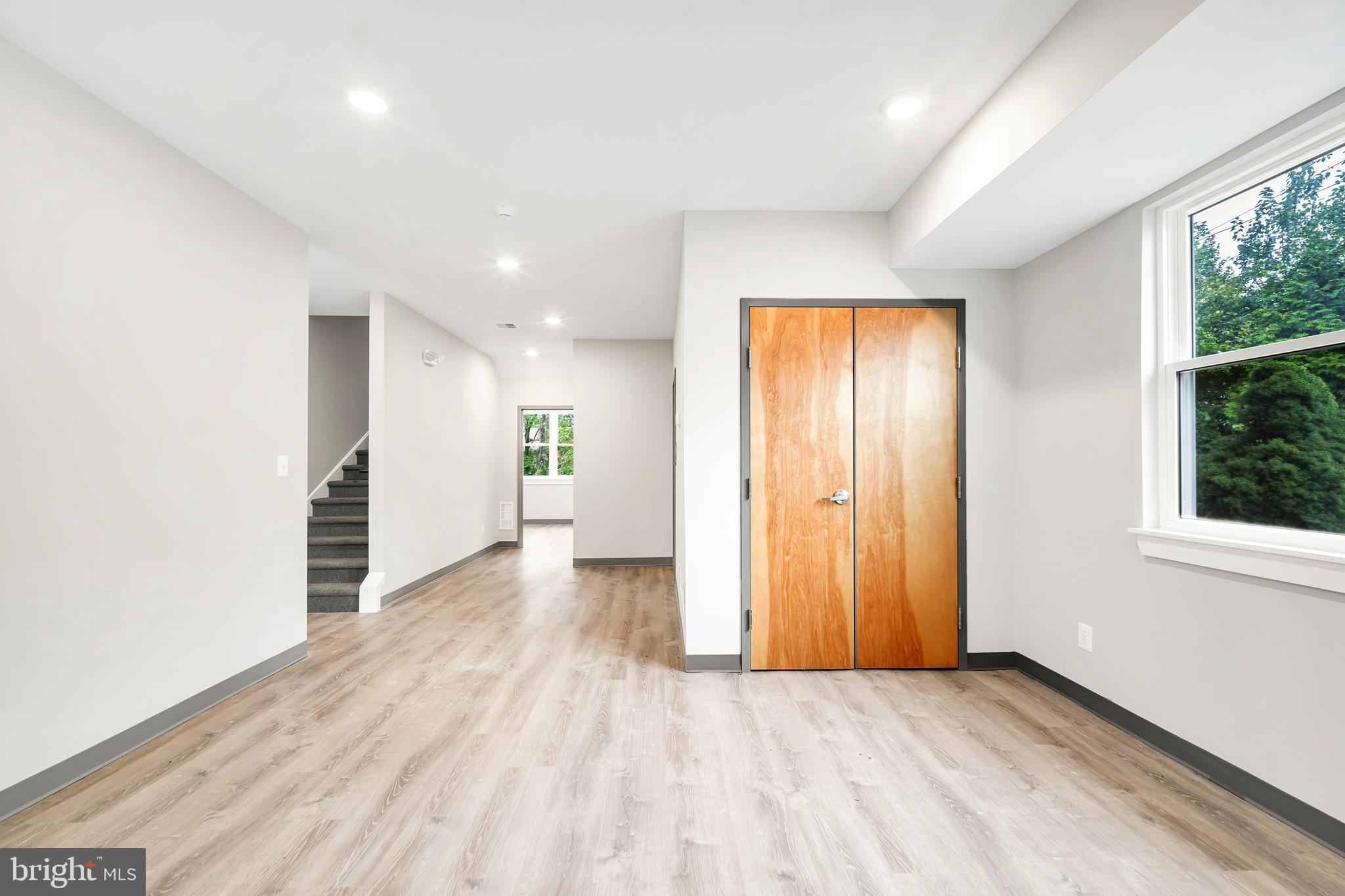 SOMERTON - Commercial Lease