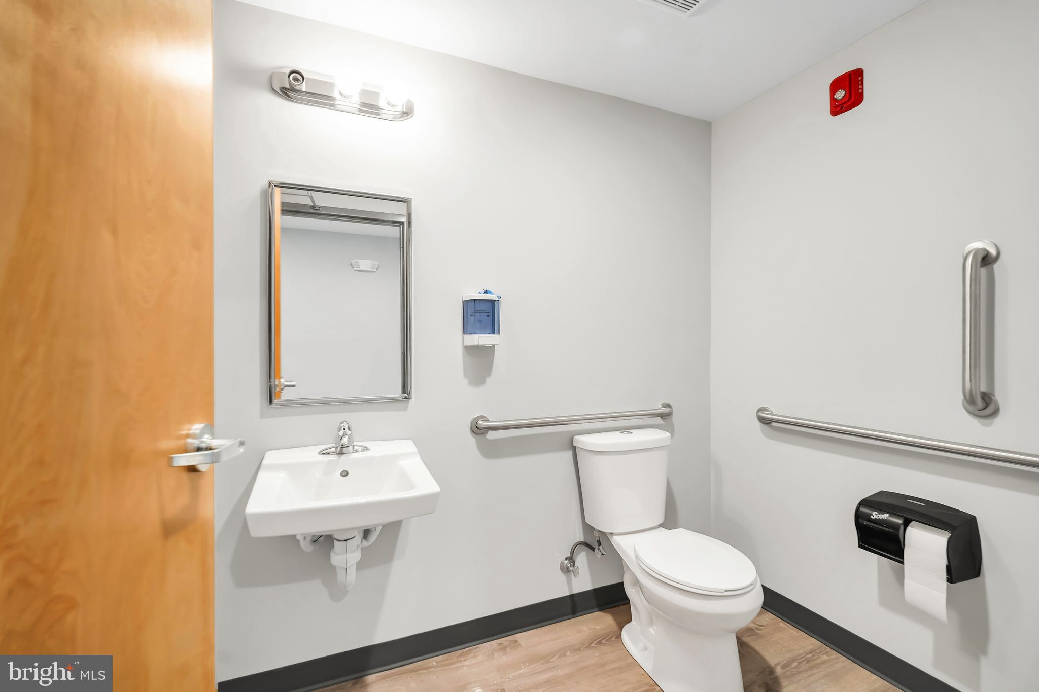 SOMERTON - Commercial Lease