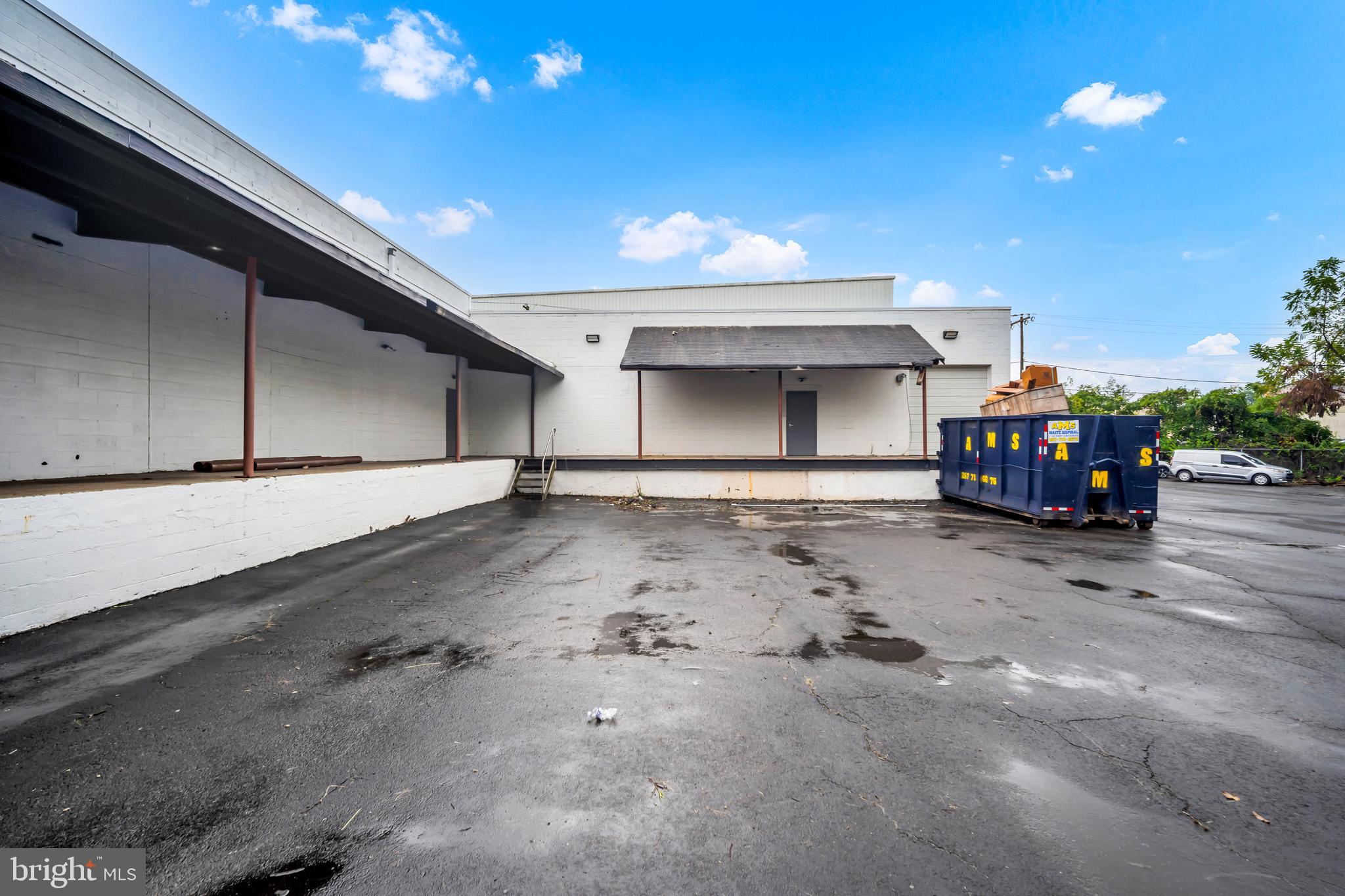 SOMERTON - Commercial Lease