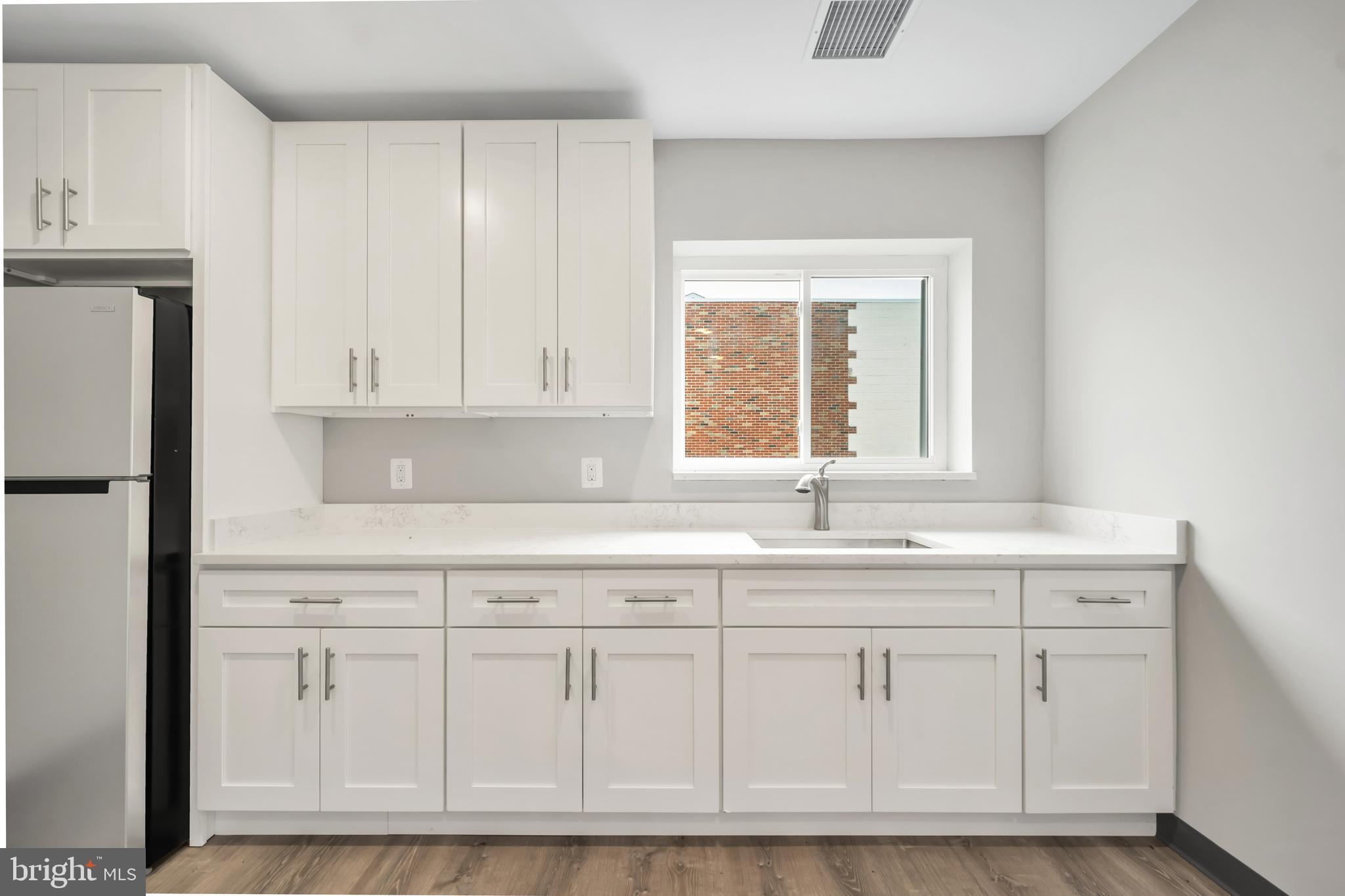 SOMERTON - Commercial Lease