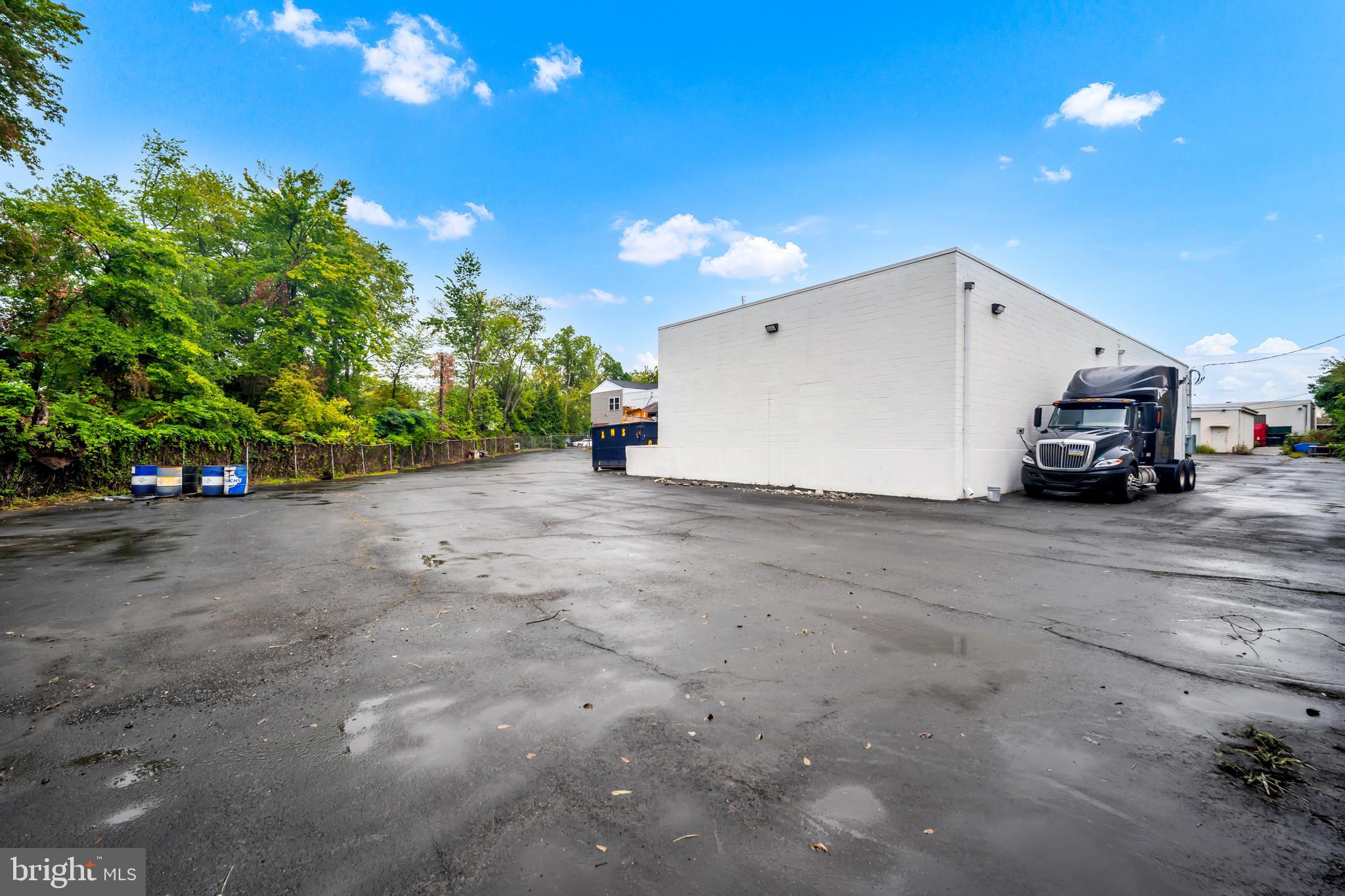 SOMERTON - Commercial Lease