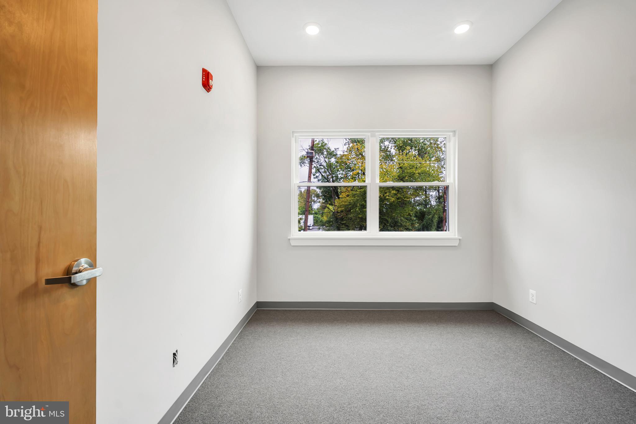 SOMERTON - Commercial Lease