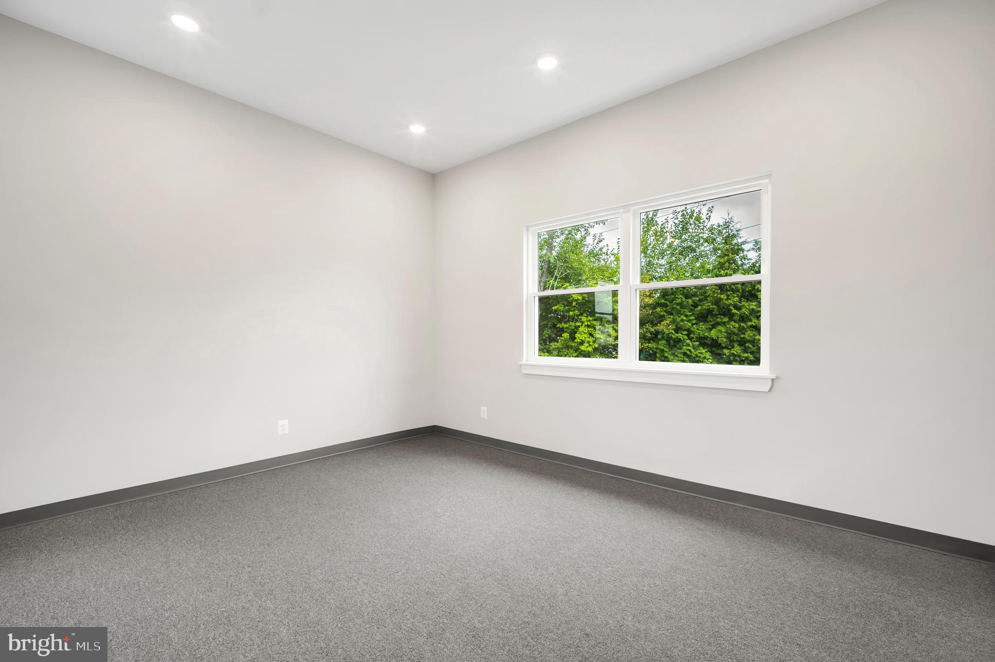 SOMERTON - Commercial Lease