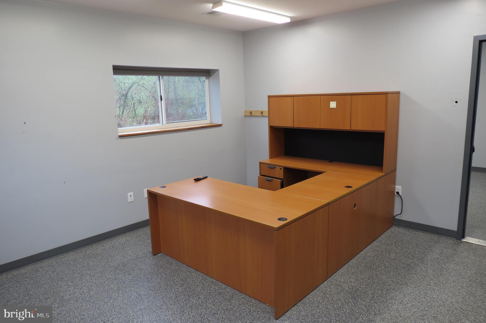 ENGLESIDE - Commercial Lease