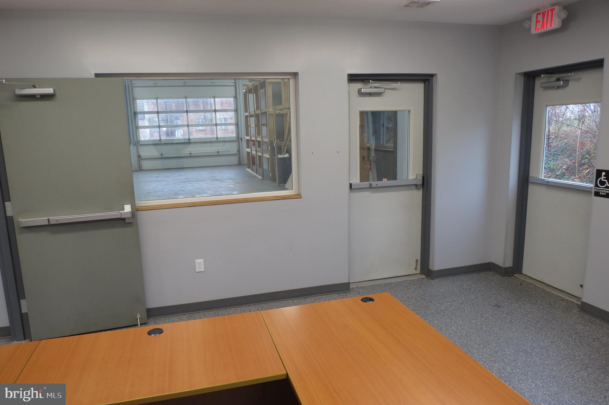 ENGLESIDE - Commercial Lease