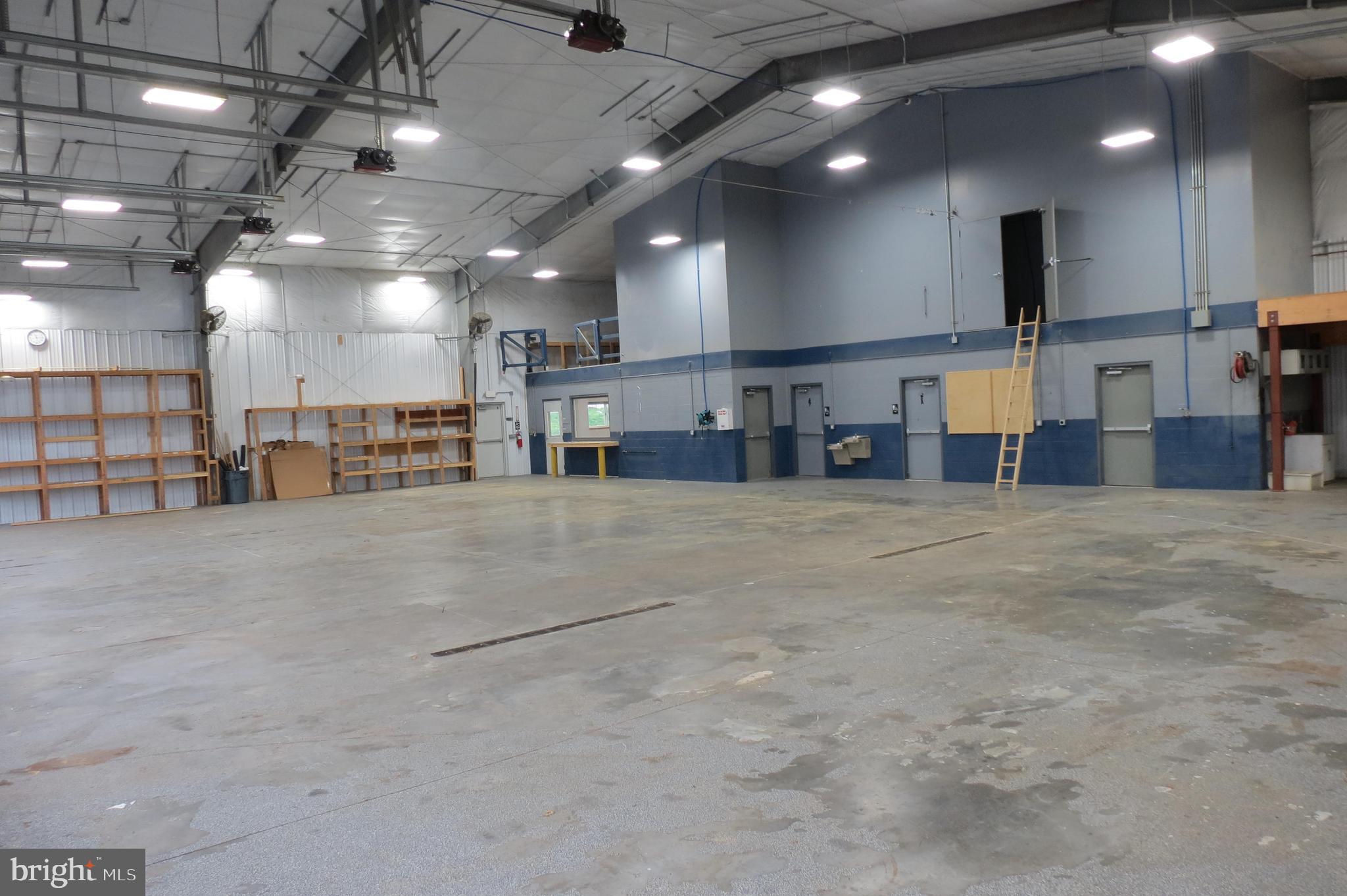 ENGLESIDE - Commercial Lease