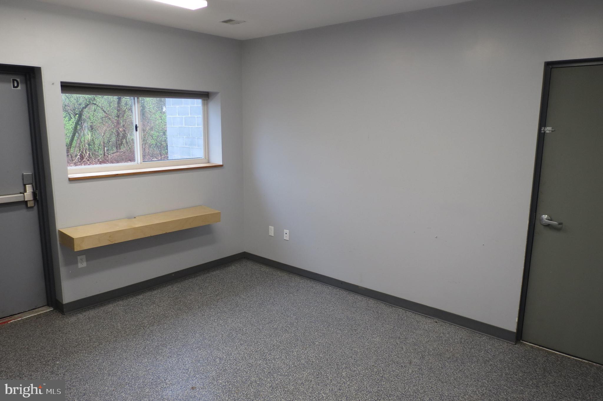 ENGLESIDE - Commercial Lease