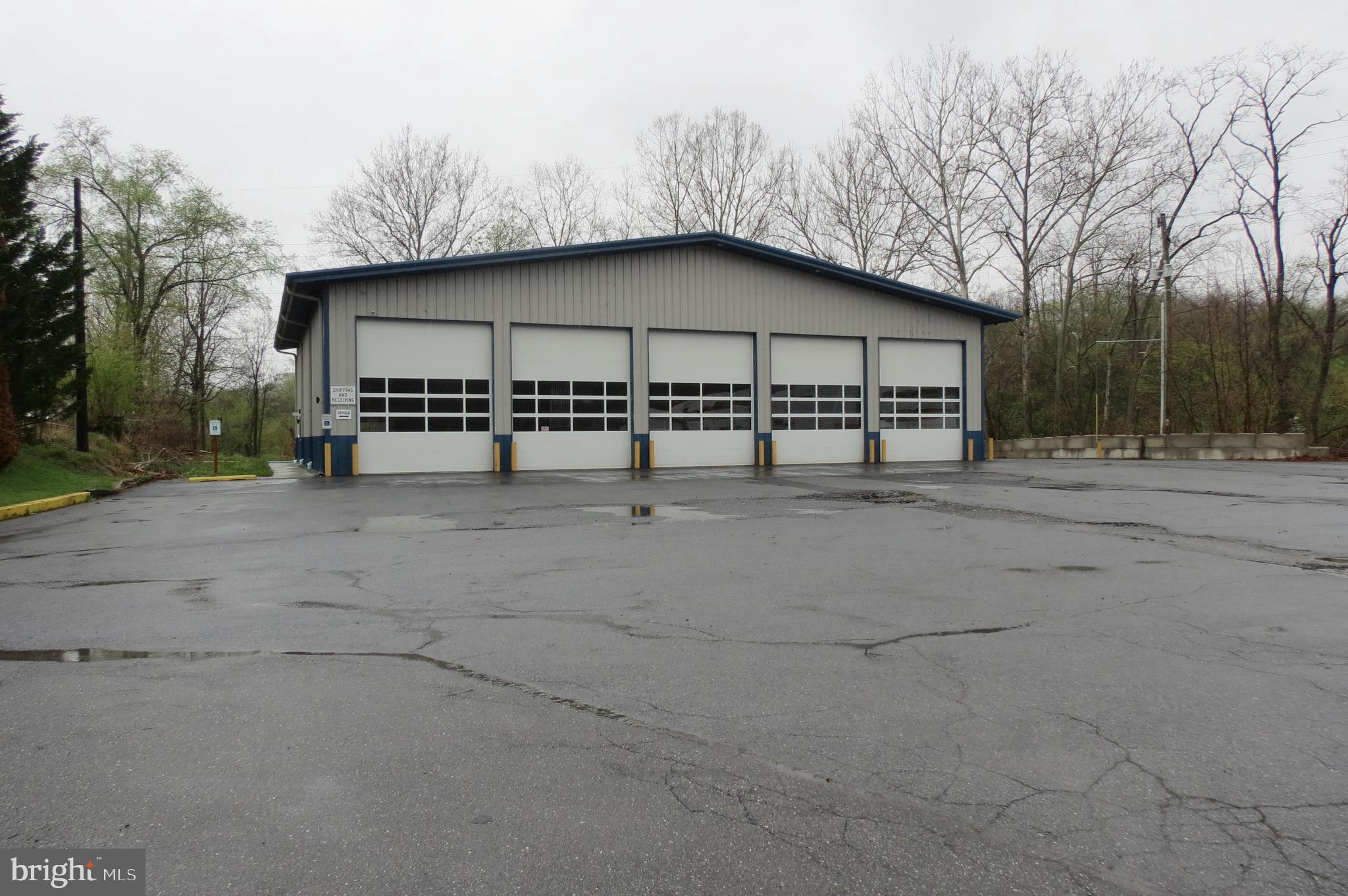 1004 WILLOW STREET PIKE
