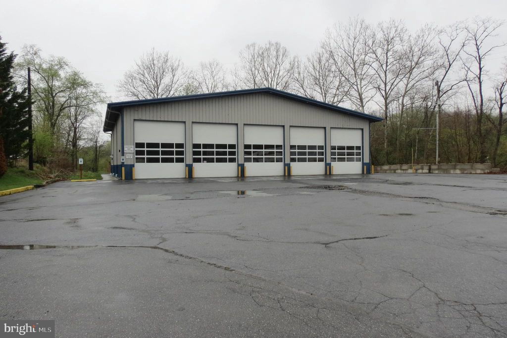 Photo of 1004 Willow Street Pike, LANCASTER, PA 17602 (MLS # PALA2068030)