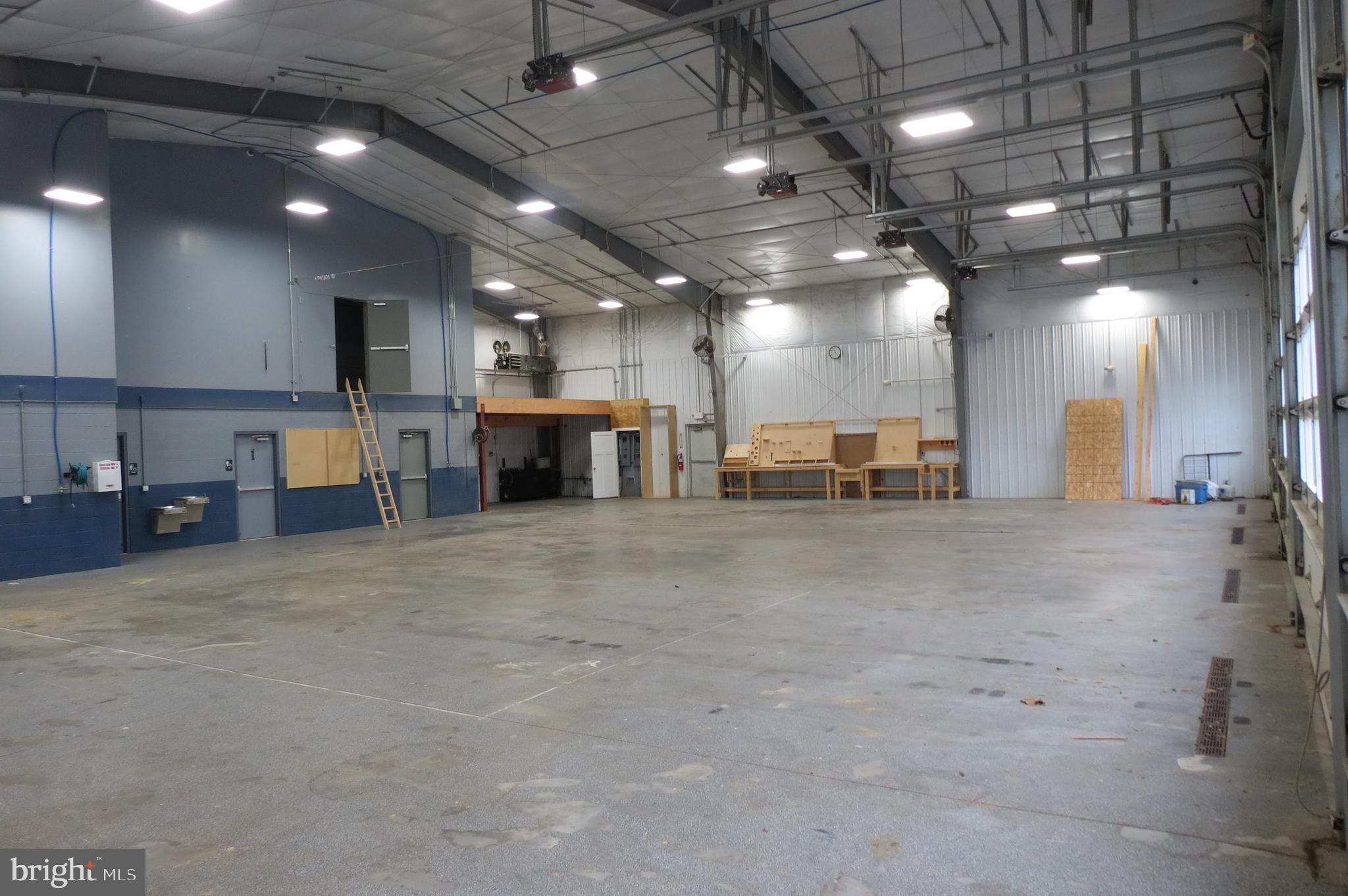 ENGLESIDE - Commercial Lease