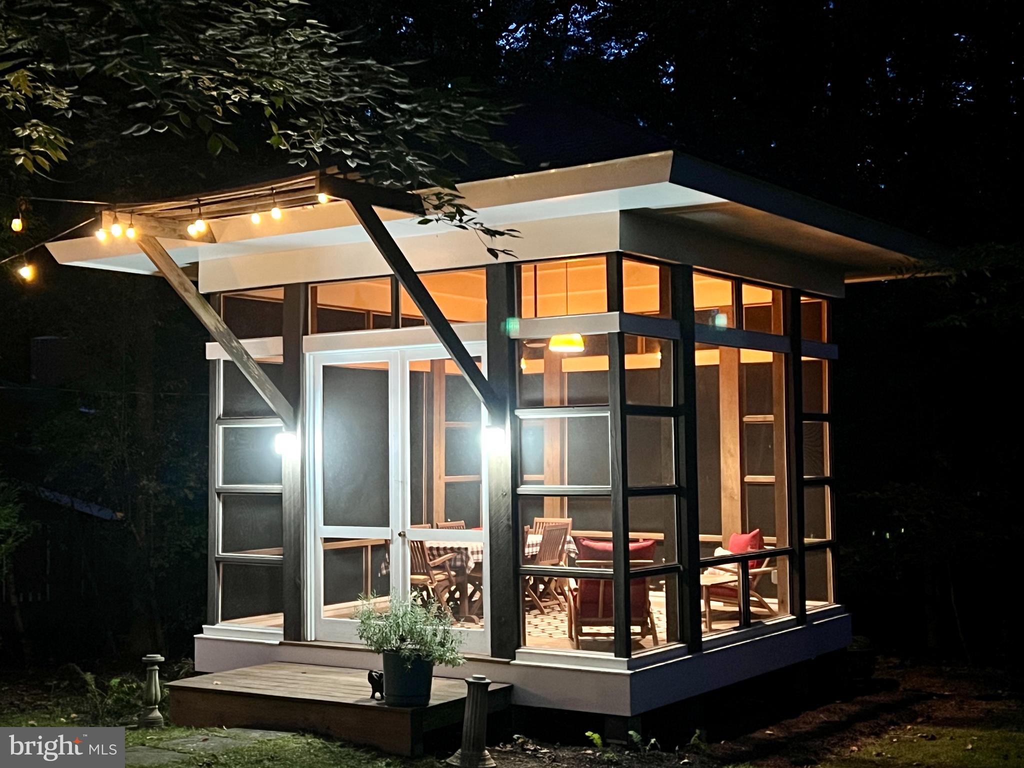 CARDEROCK SPRINGS - Residential