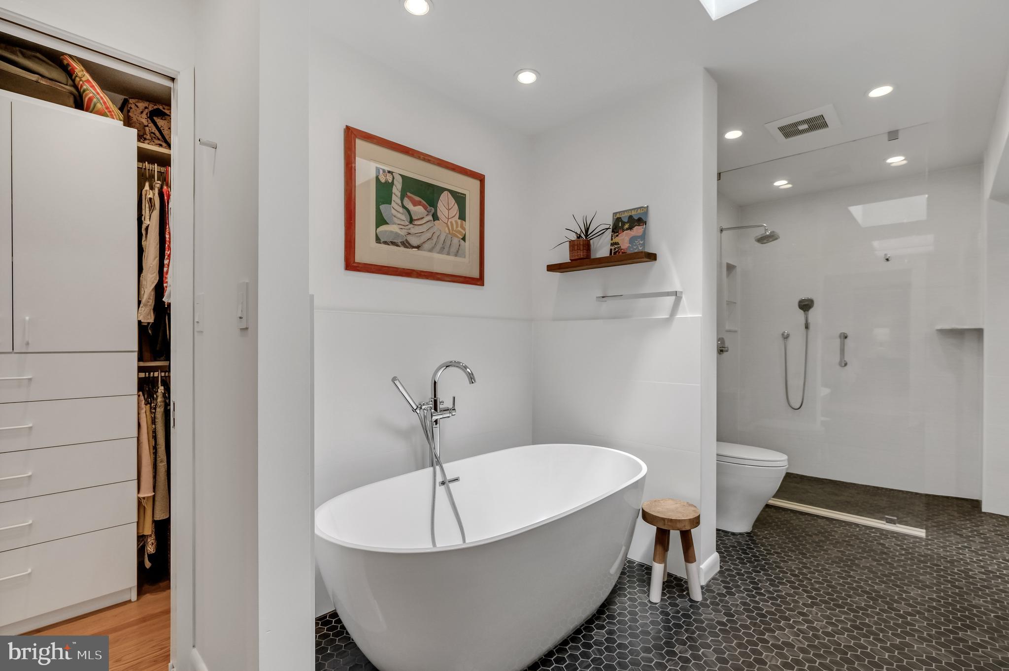 CARDEROCK SPRINGS - Residential