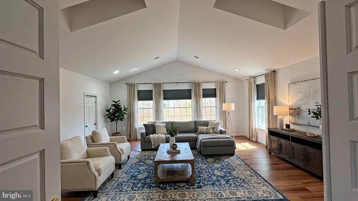 MINNIEVILLE MANOR - Residential