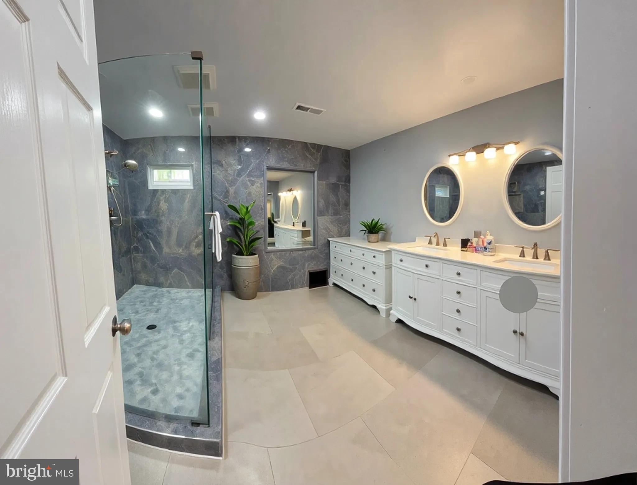 MINNIEVILLE MANOR - Residential