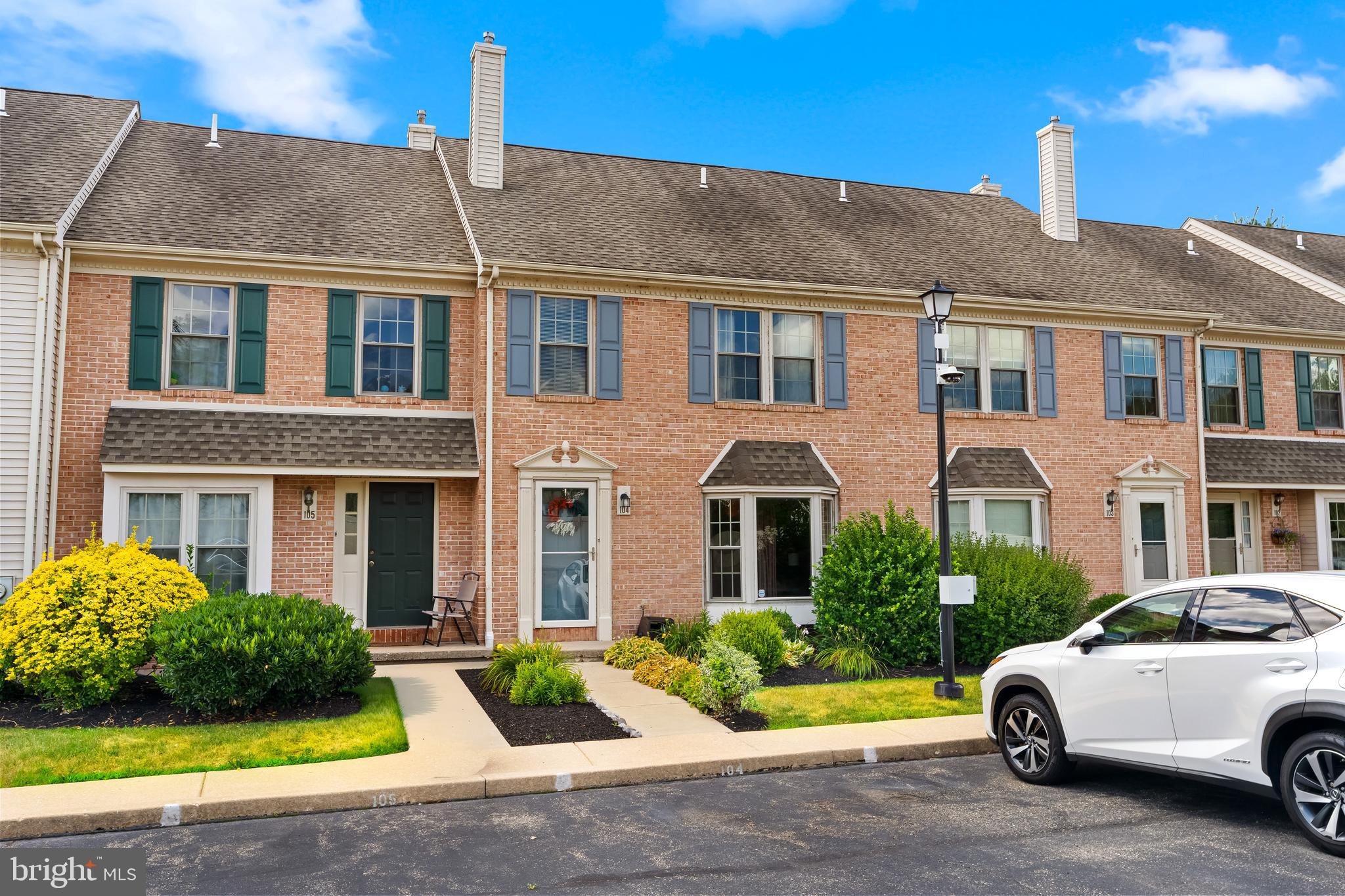 104 HOLLYTREE COURT