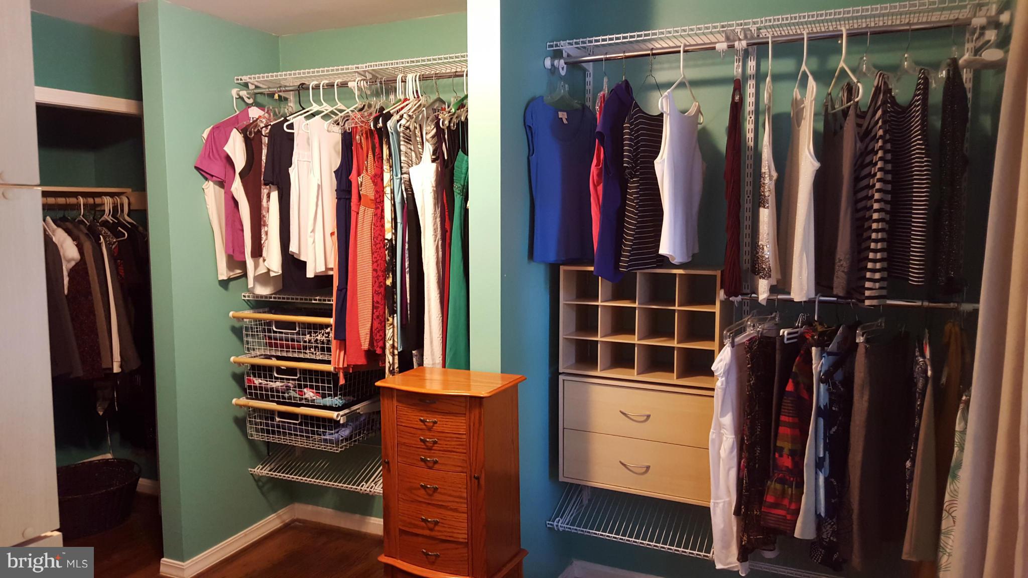 FALLS PLACE TOWNHOUSES - Residential