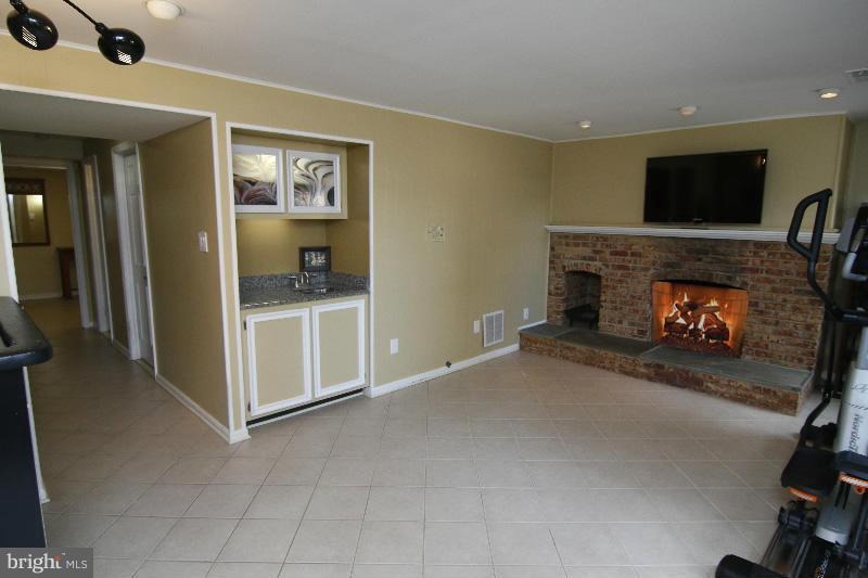 FALLS PLACE TOWNHOUSES - Residential