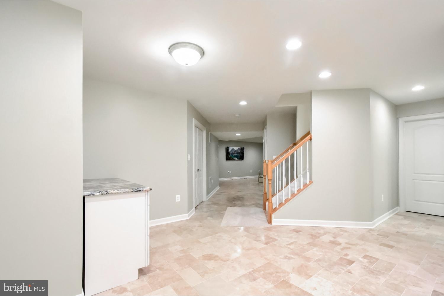 LAING AT GOVERNOR SQUARE - Residential