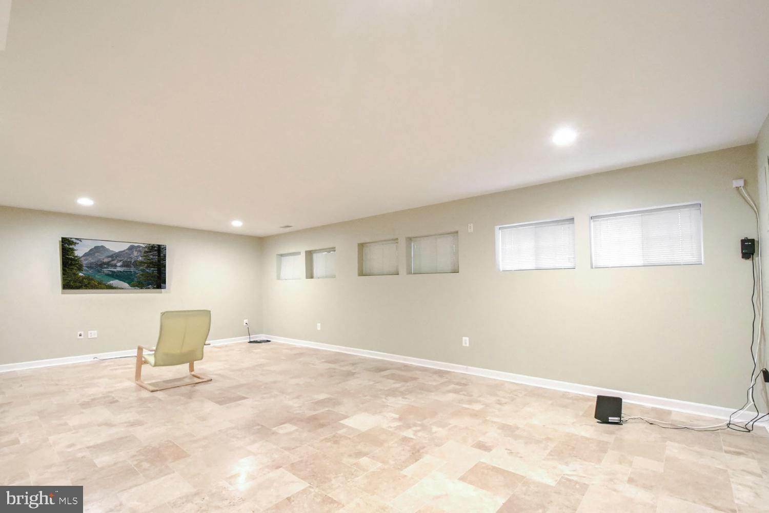 LAING AT GOVERNOR SQUARE - Residential