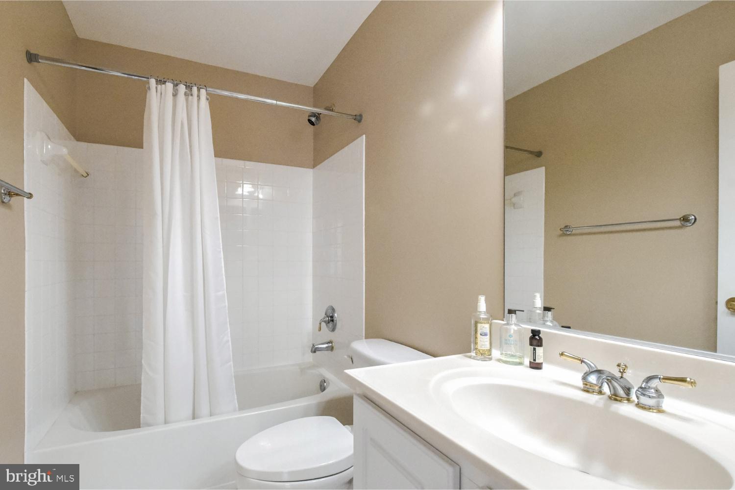 LAING AT GOVERNOR SQUARE - Residential