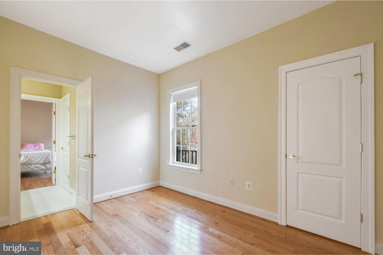 LAING AT GOVERNOR SQUARE - Residential