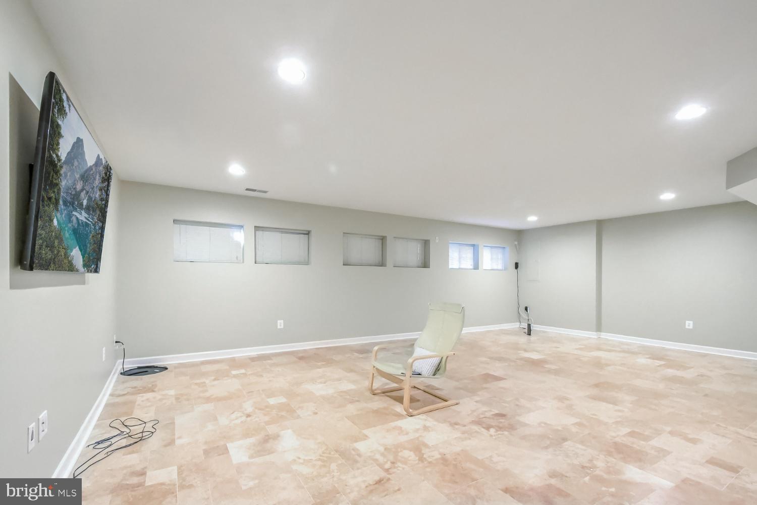 LAING AT GOVERNOR SQUARE - Residential