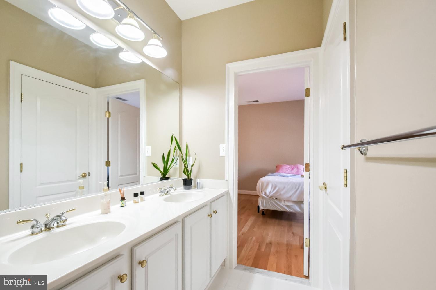 LAING AT GOVERNOR SQUARE - Residential